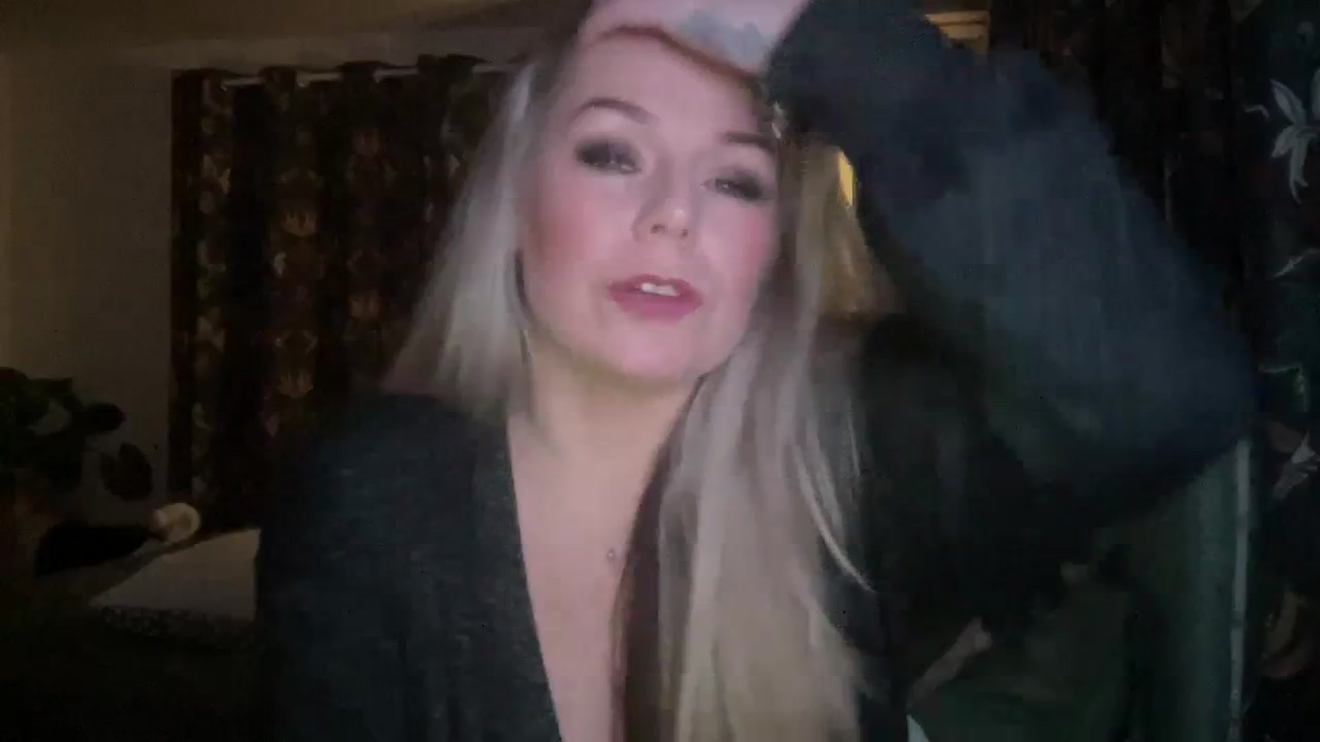 Gallery image thumbnail from LaraLaughs's myfreecams stream on, 12/18/2023, 01:02 image 6 of 20