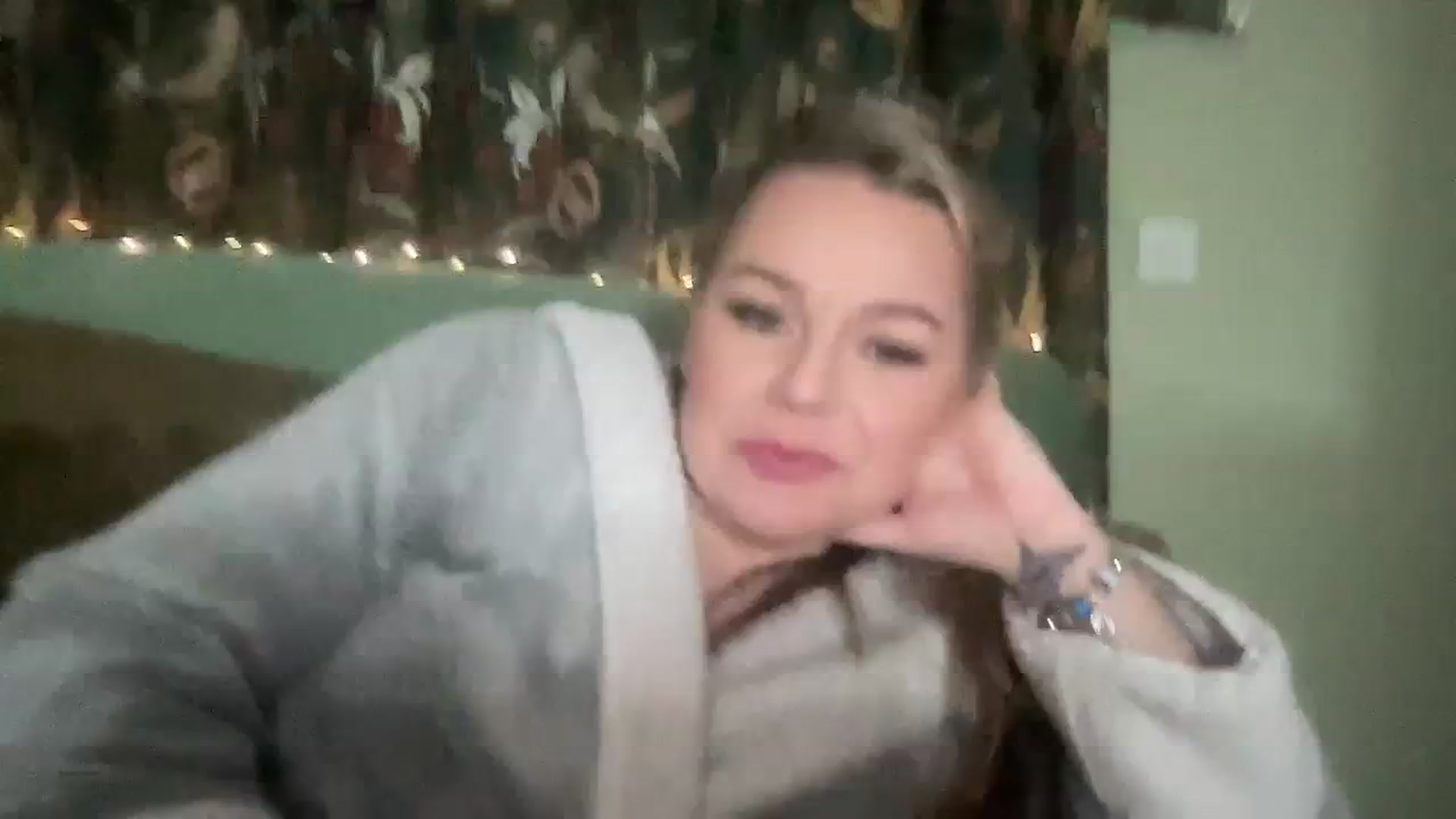 Gallery image thumbnail from LaraLaughs's myfreecams stream on, 12/24/2023, 22:07 image 17 of 20