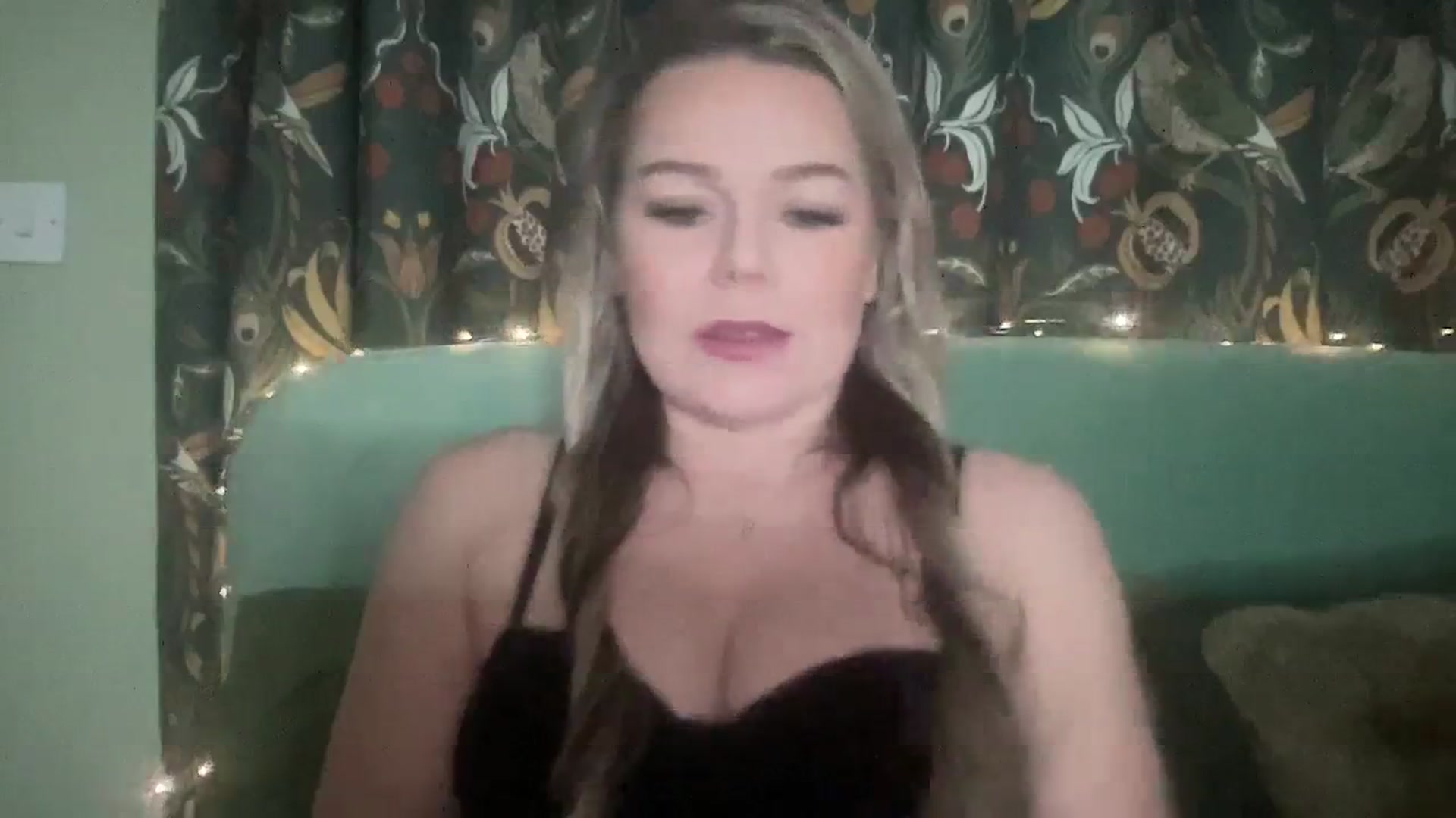 Gallery image thumbnail from LaraLaughs's myfreecams stream on, 12/24/2023, 22:07 image 9 of 20