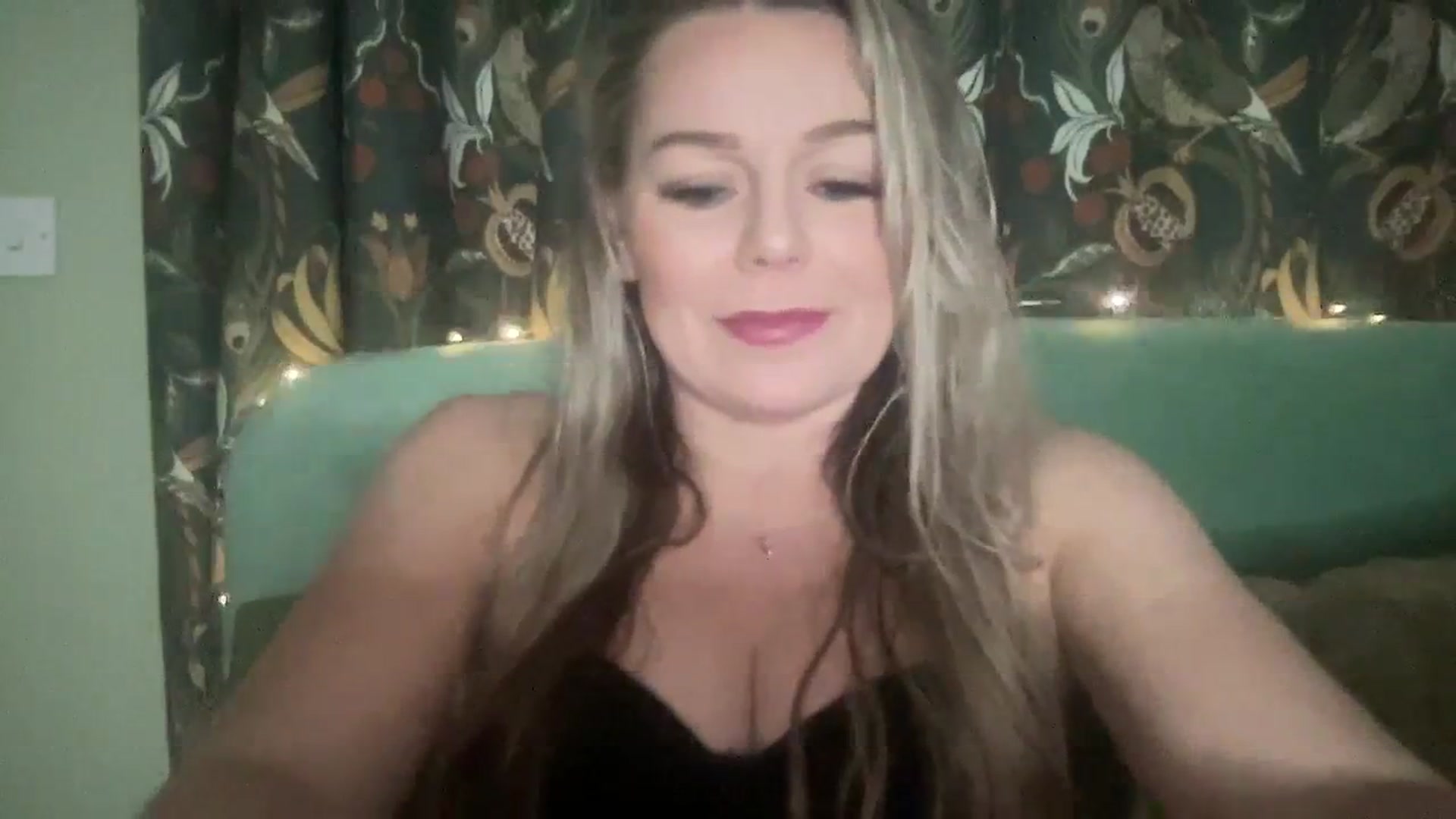 Gallery image thumbnail from LaraLaughs's myfreecams stream on, 12/24/2023, 22:07 image 7 of 20
