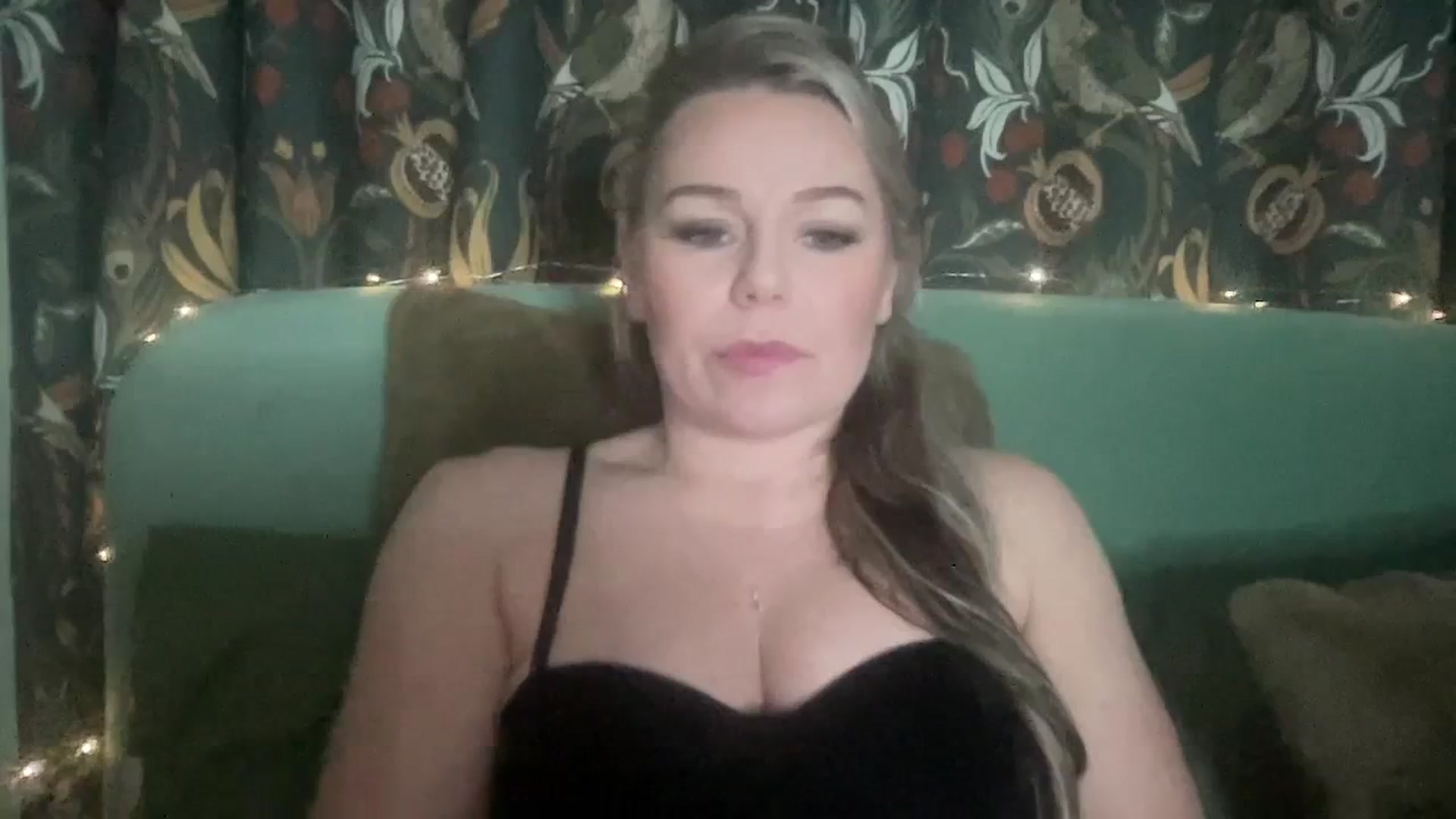 Gallery image thumbnail from LaraLaughs's myfreecams stream on, 12/24/2023, 22:38 image 10 of 20