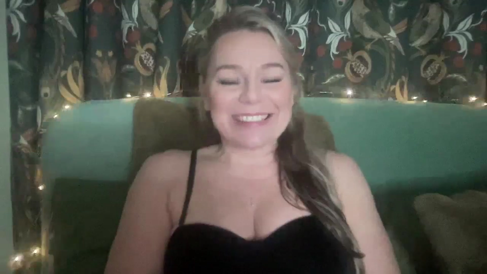 Gallery image thumbnail from LaraLaughs's myfreecams stream on, 12/24/2023, 22:38 image 13 of 20