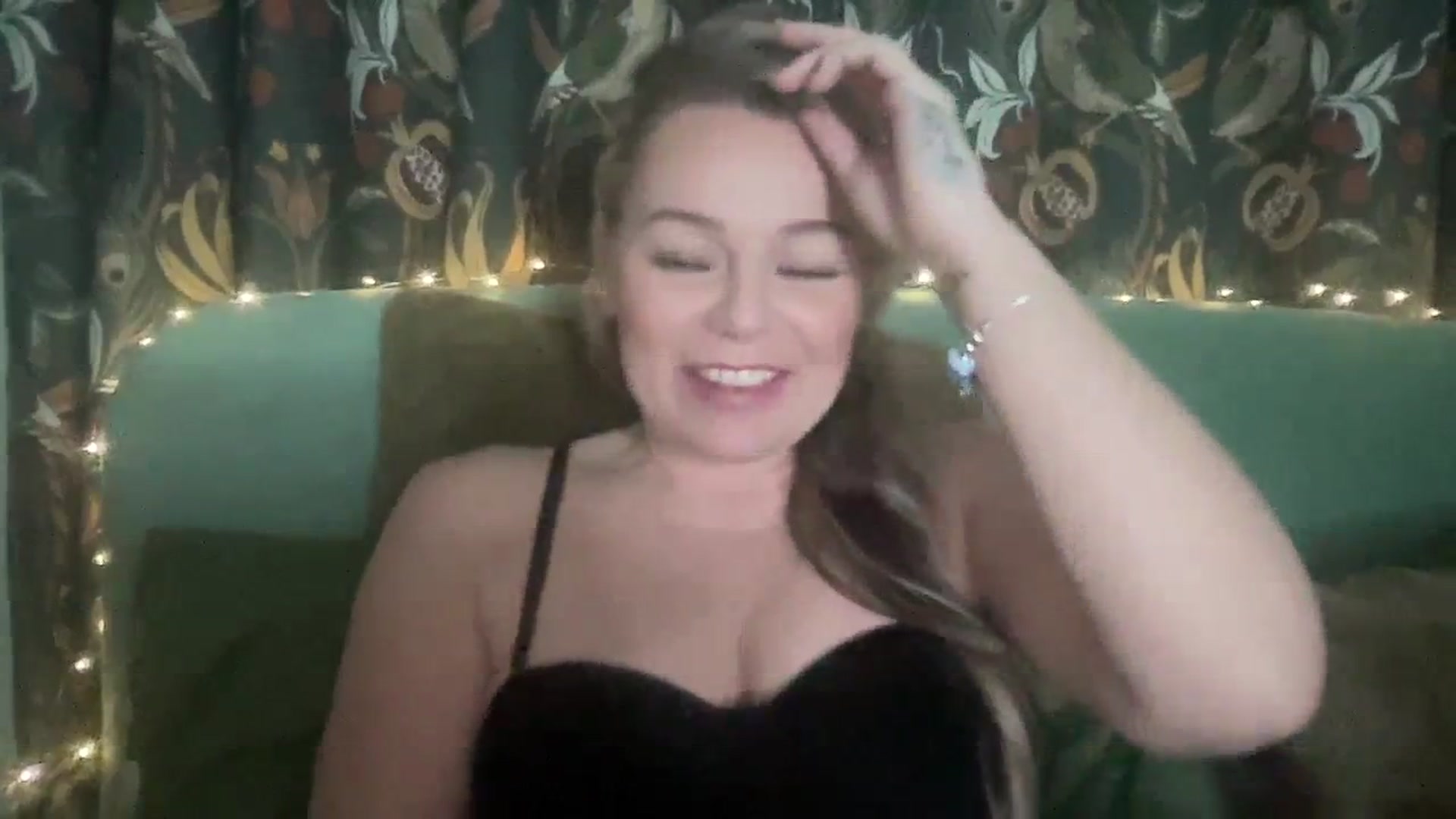 Gallery image thumbnail from LaraLaughs's myfreecams stream on, 12/24/2023, 22:38 image 8 of 20