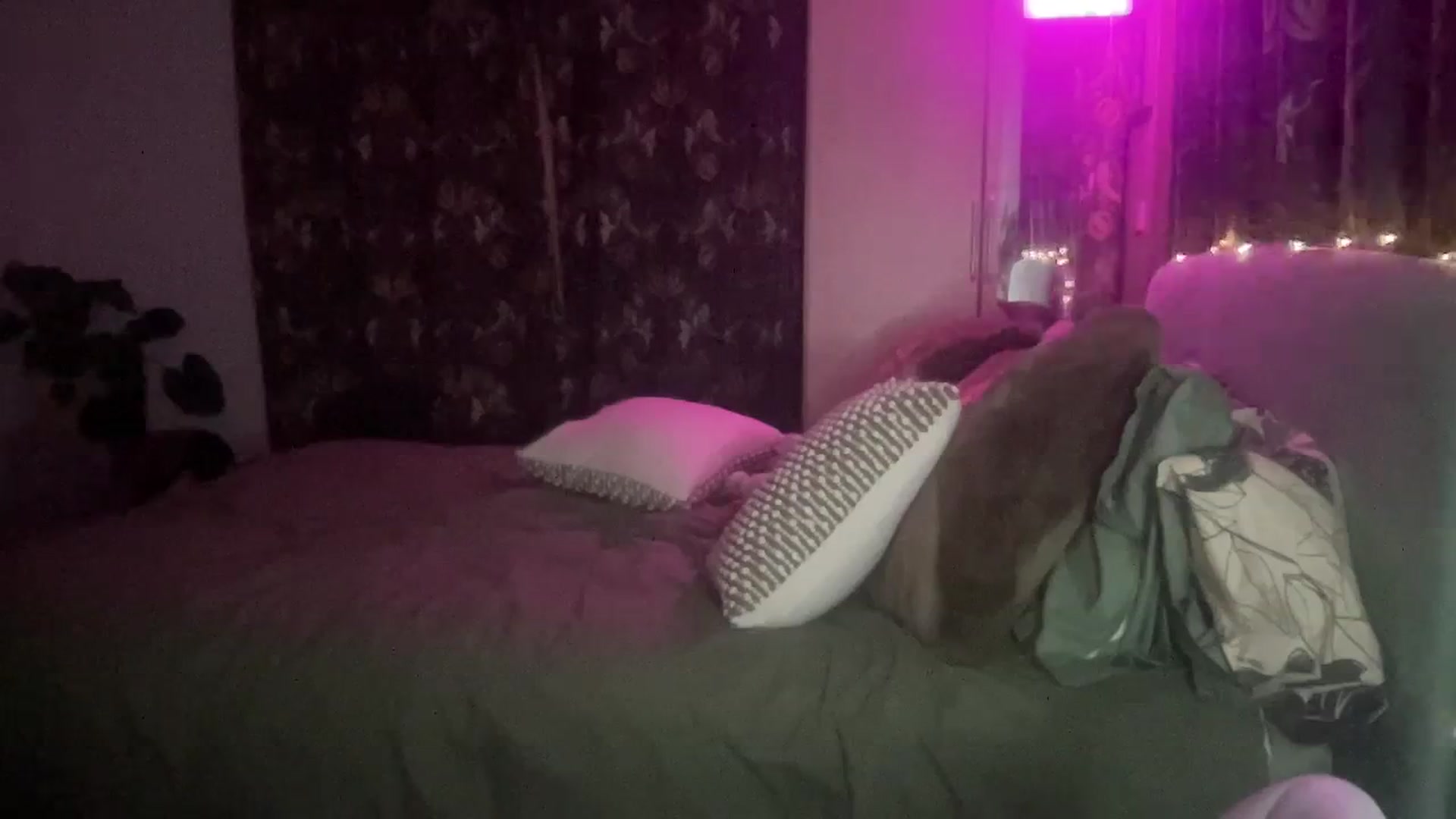 Gallery image thumbnail from LaraLaughs's myfreecams stream on, 12/28/2023, 22:47 image 16 of 20