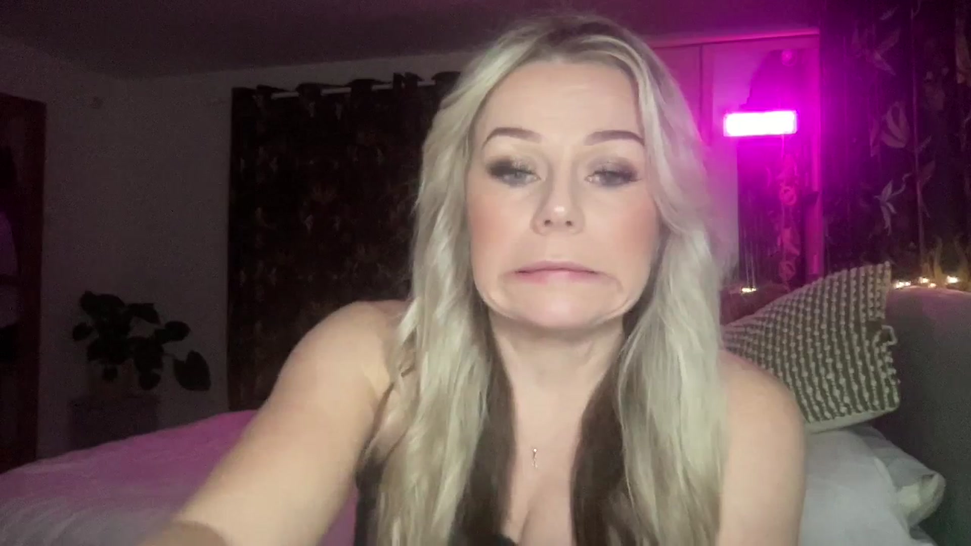 Gallery image thumbnail from LaraLaughs's myfreecams stream on, 12/31/2023, 20:20 image 13 of 20