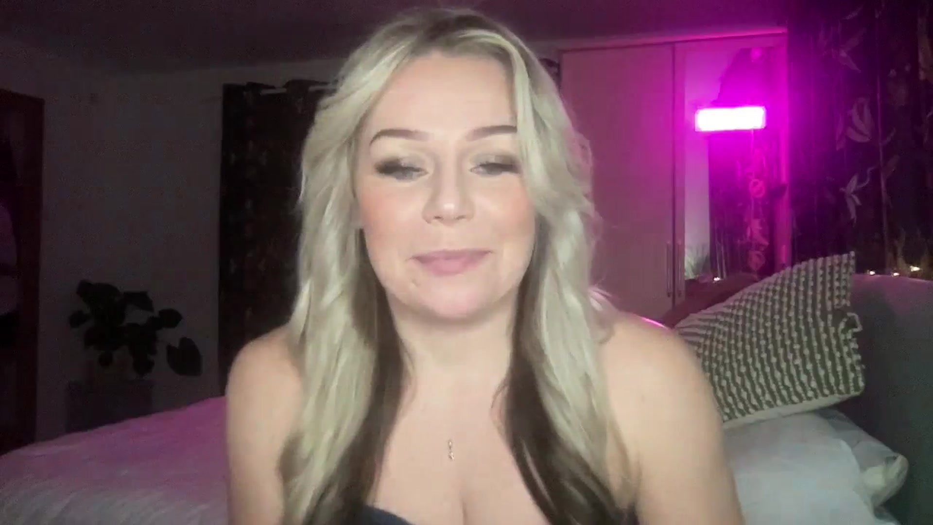 Gallery image thumbnail from LaraLaughs's myfreecams stream on, 12/31/2023, 20:20 image 19 of 20