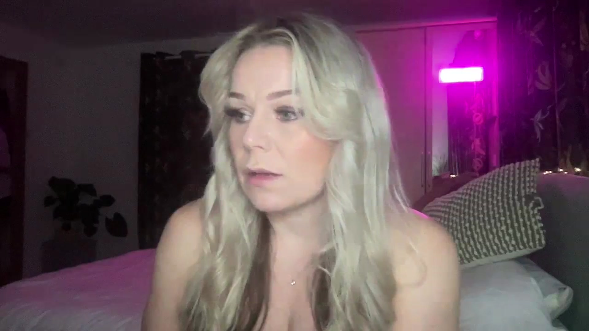 Gallery image thumbnail from LaraLaughs's myfreecams stream on, 12/31/2023, 20:20 image 3 of 20