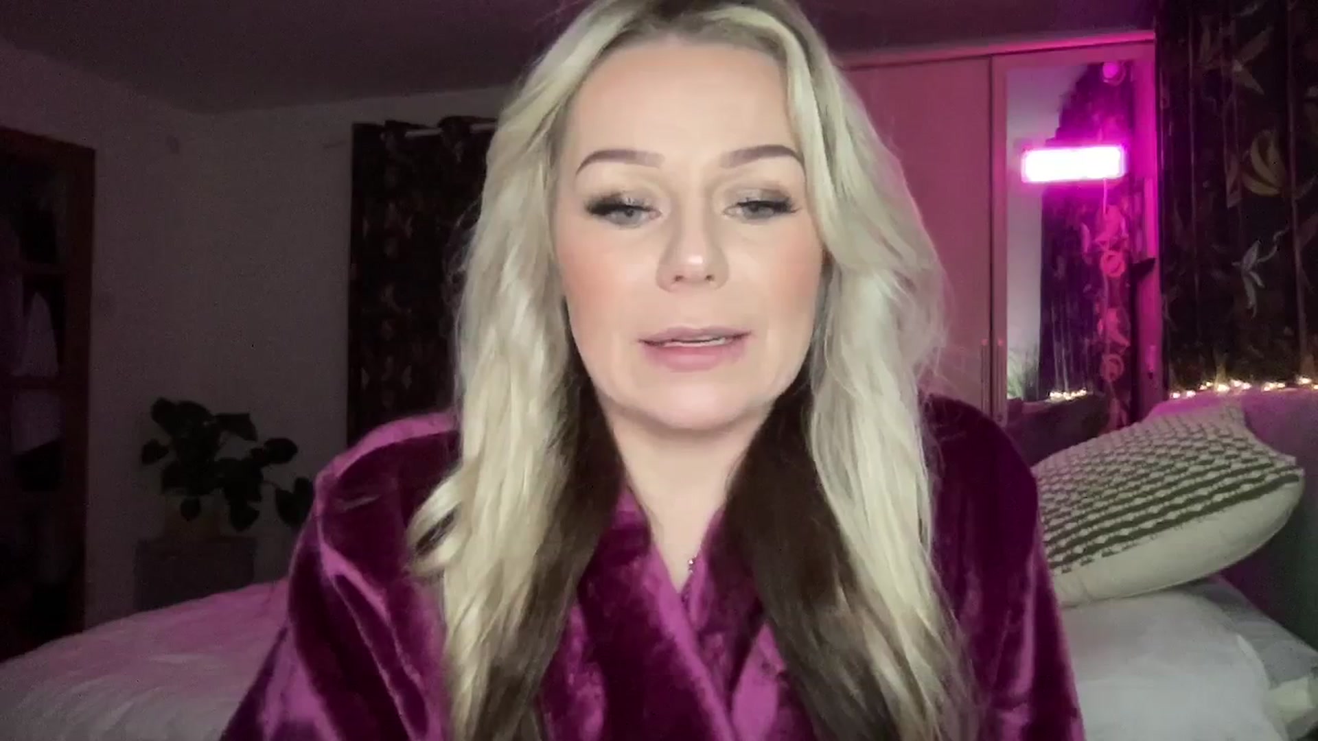 Gallery image thumbnail from LaraLaughs's myfreecams stream on, 12/31/2023, 21:12 image 11 of 20