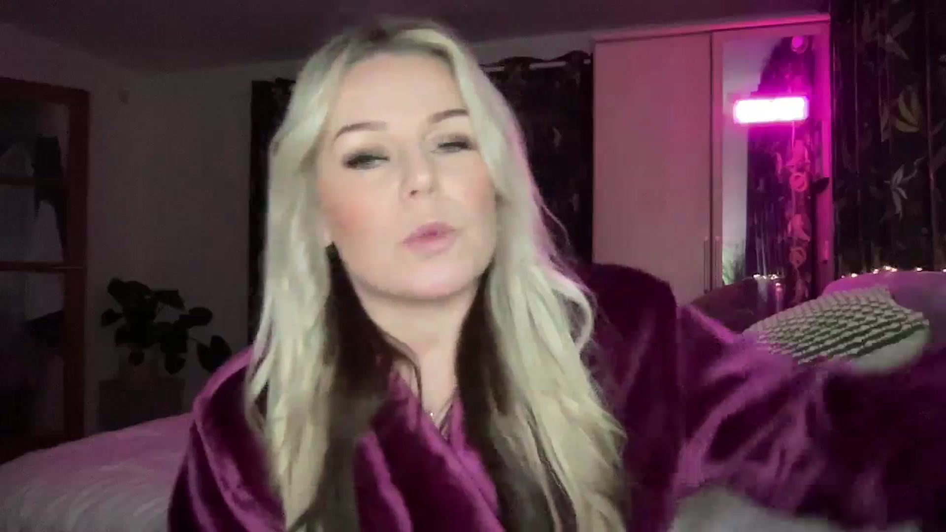 Gallery image thumbnail from LaraLaughs's myfreecams stream on, 12/31/2023, 21:12 image 20 of 20