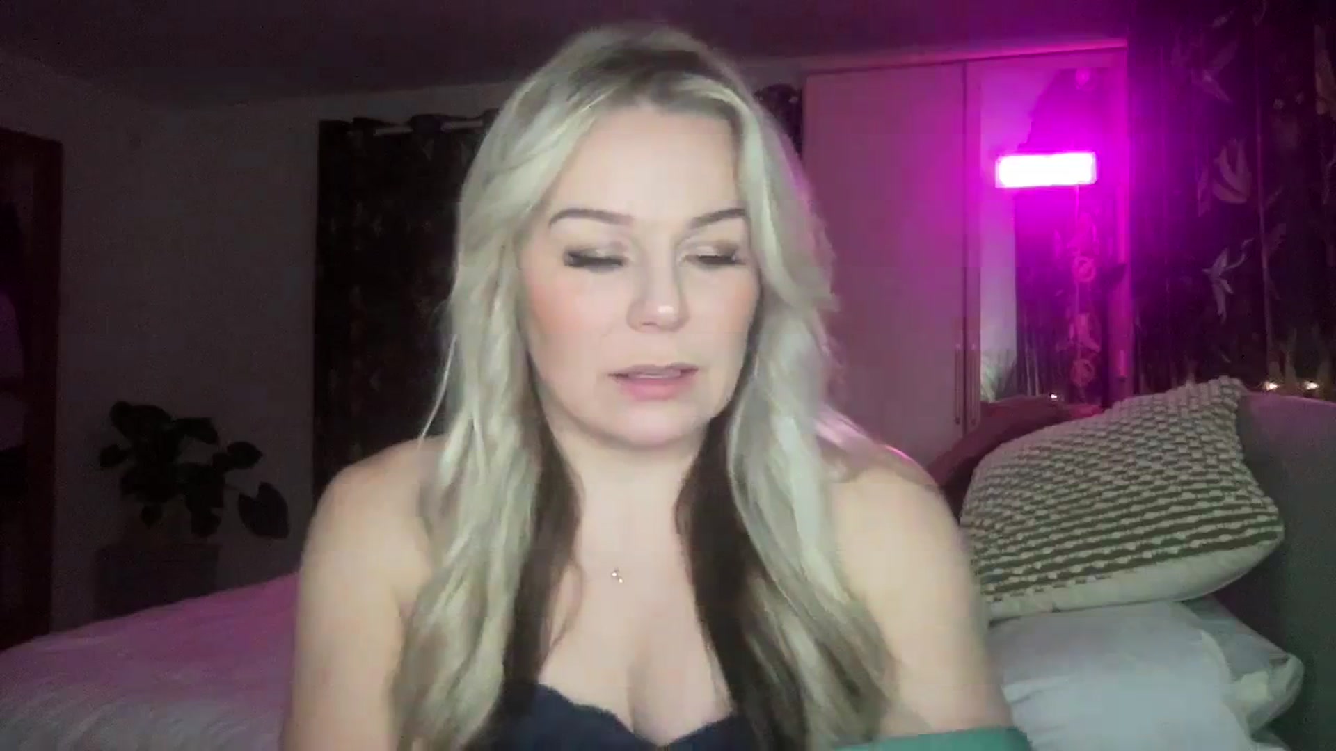 Gallery image thumbnail from LaraLaughs's myfreecams stream on, 12/31/2023, 21:12 image 2 of 20