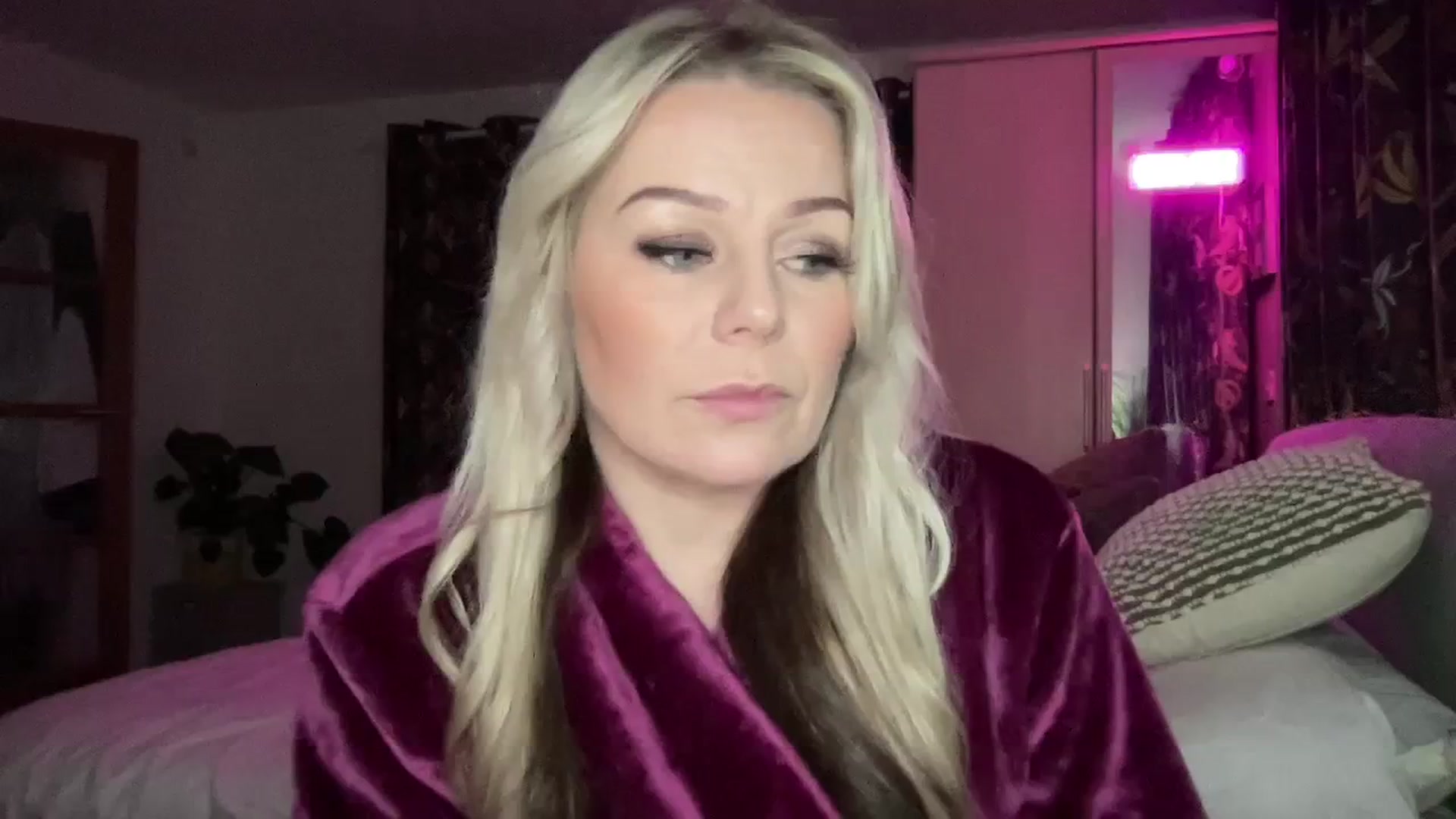 Gallery image thumbnail from LaraLaughs's myfreecams stream on, 12/31/2023, 21:12 image 18 of 20