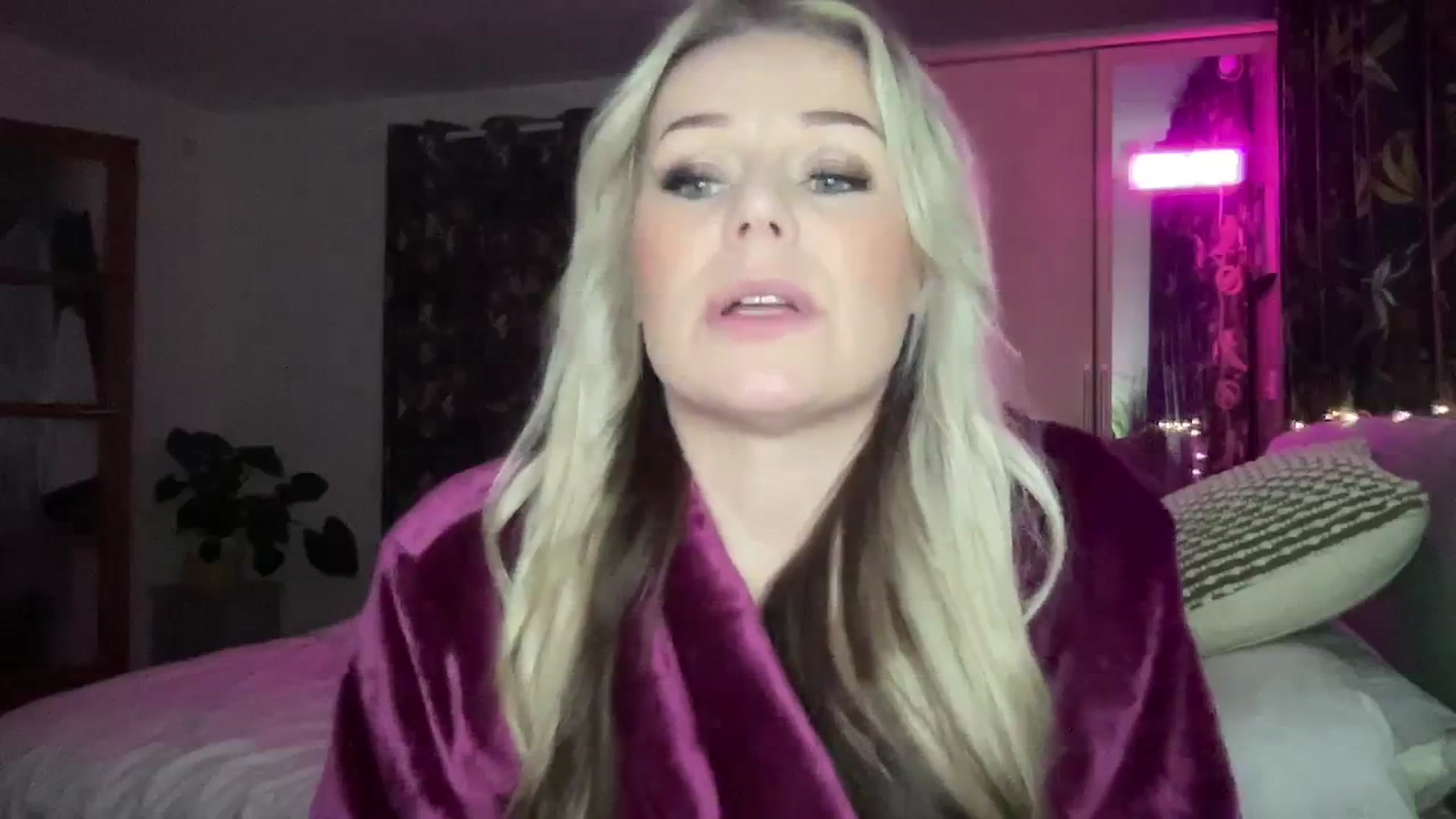Gallery image thumbnail from LaraLaughs's myfreecams stream on, 12/31/2023, 21:12 image 19 of 20
