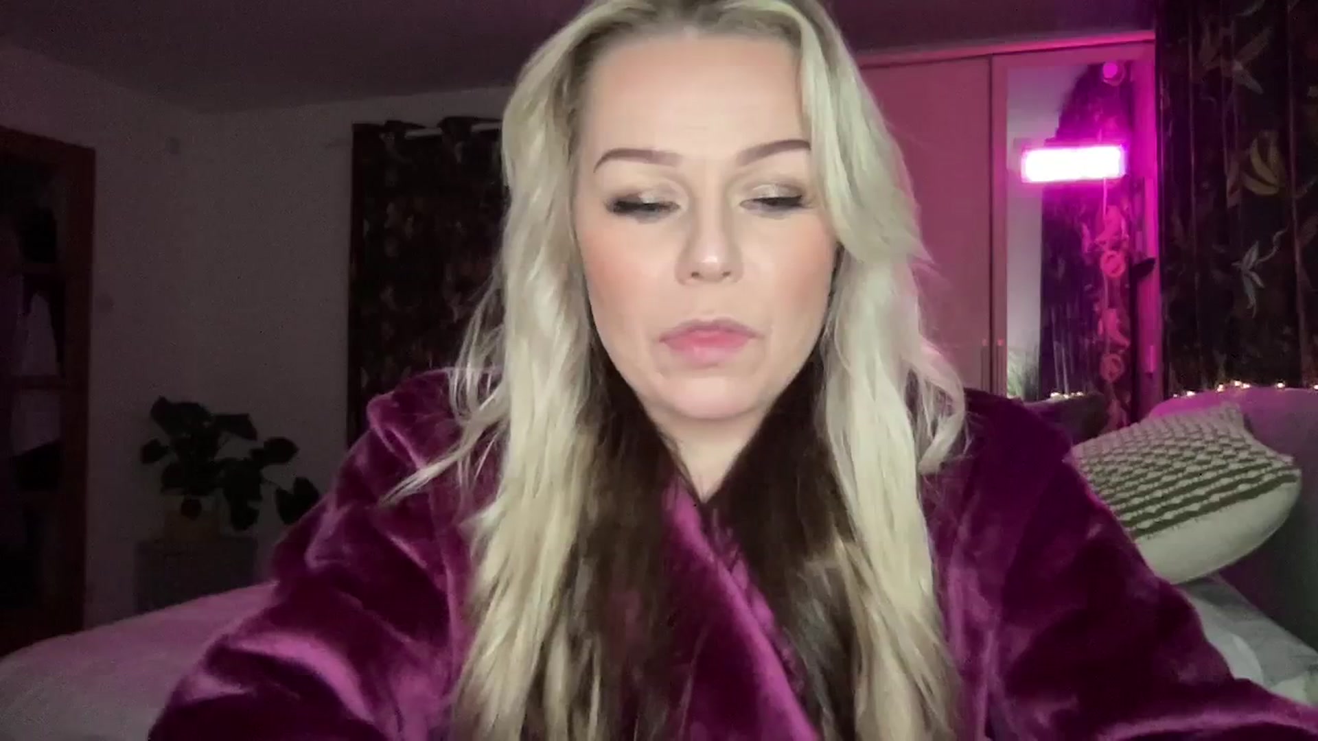 Gallery image thumbnail from LaraLaughs's myfreecams stream on, 12/31/2023, 21:12 image 12 of 20