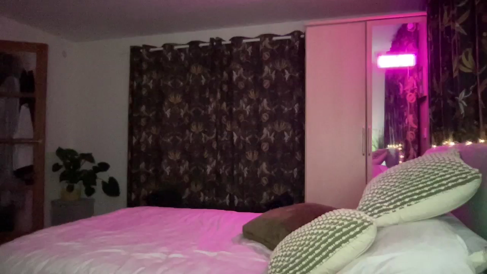 Gallery image thumbnail from LaraLaughs's myfreecams stream on, 12/31/2023, 21:12 image 10 of 20