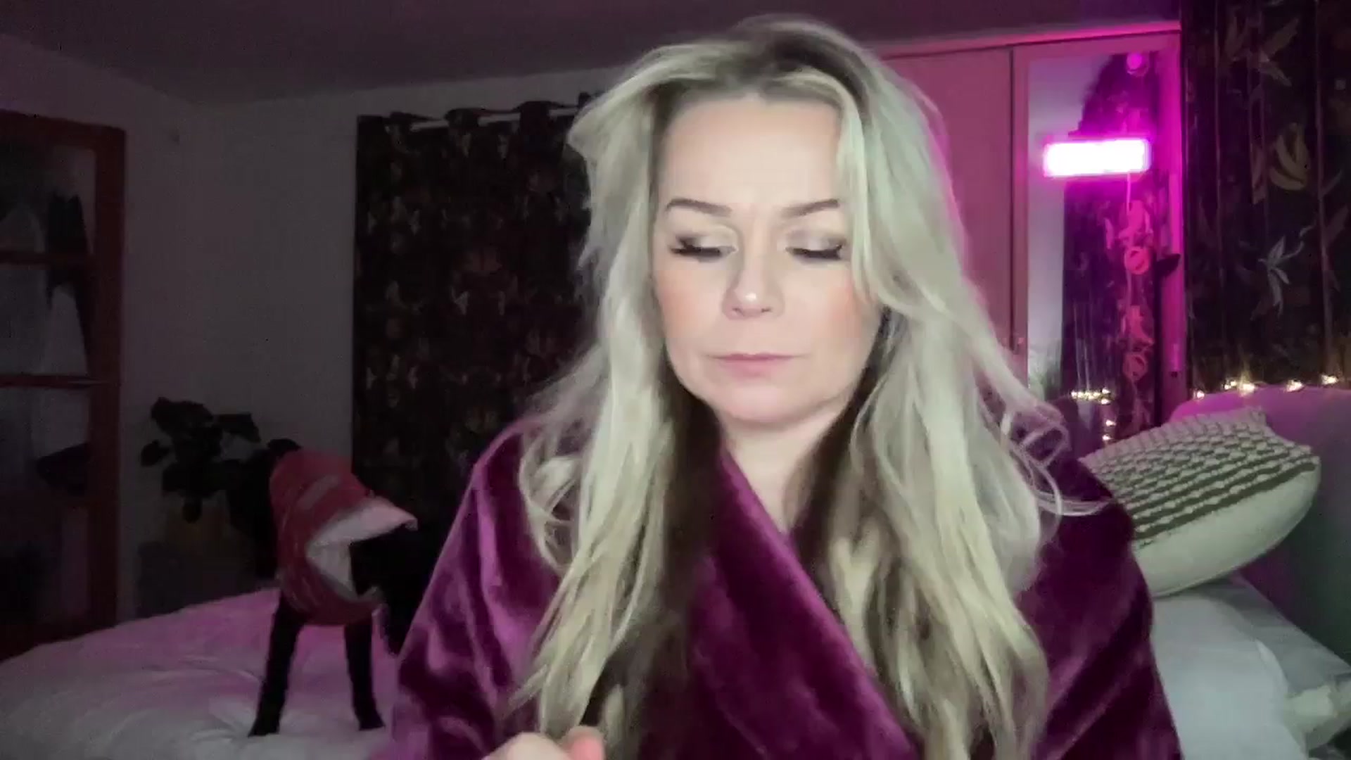 Gallery image thumbnail from LaraLaughs's myfreecams stream on, 01/01/2024, 24:03 image 4 of 20