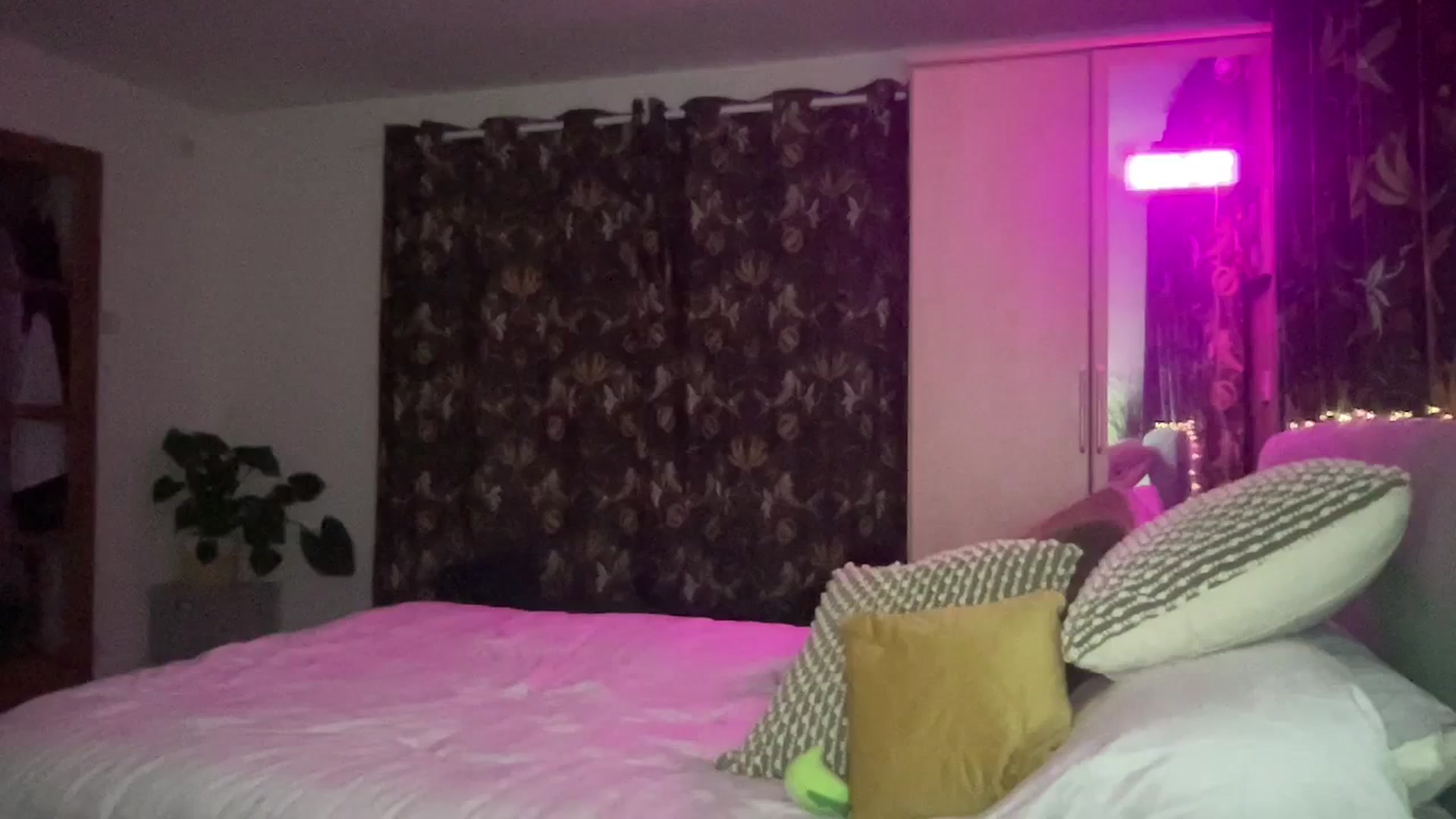 Gallery image thumbnail from LaraLaughs's myfreecams stream on, 01/01/2024, 24:03 image 15 of 20