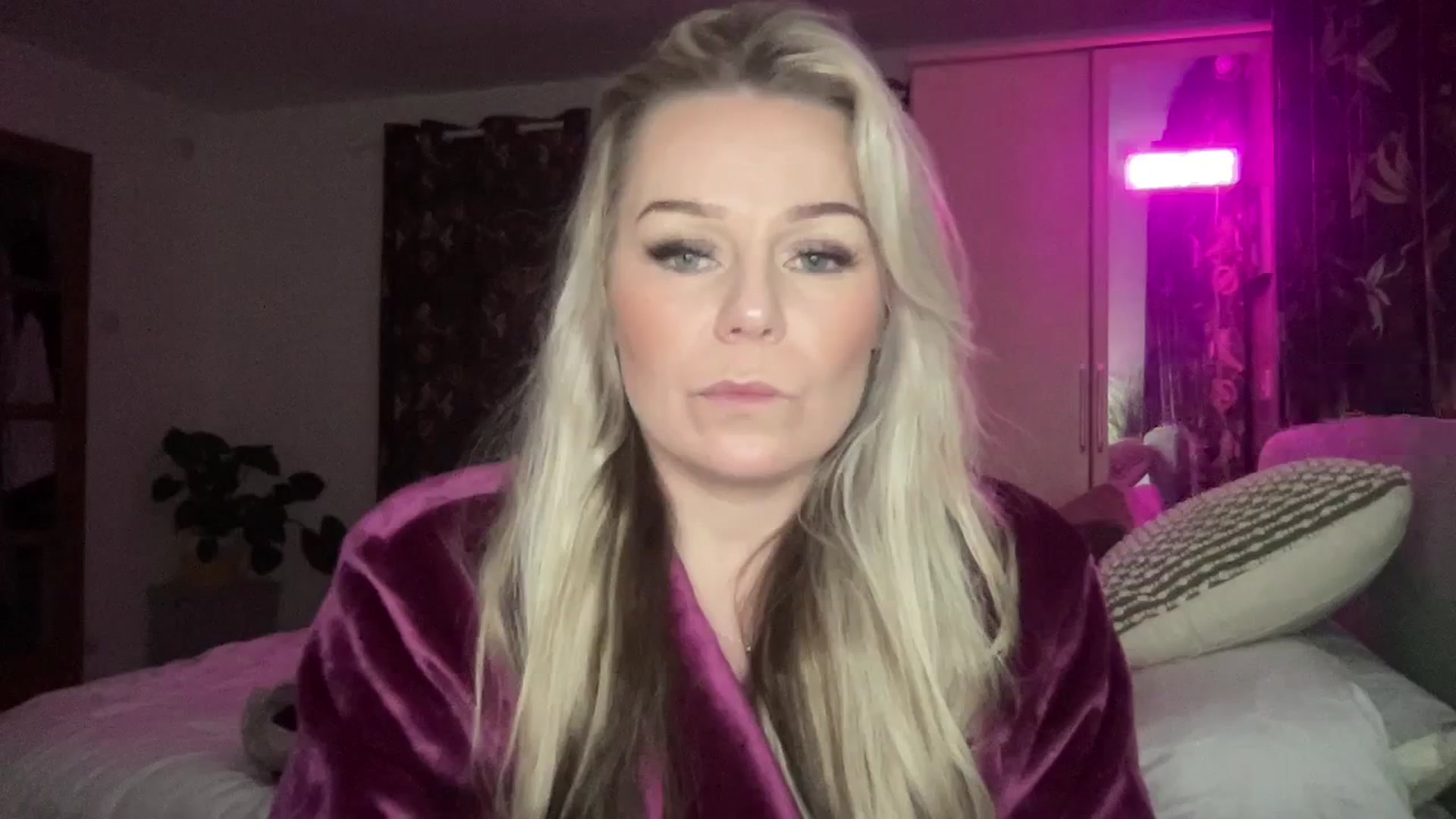Gallery image thumbnail from LaraLaughs's myfreecams stream on, 01/01/2024, 24:03 image 11 of 20
