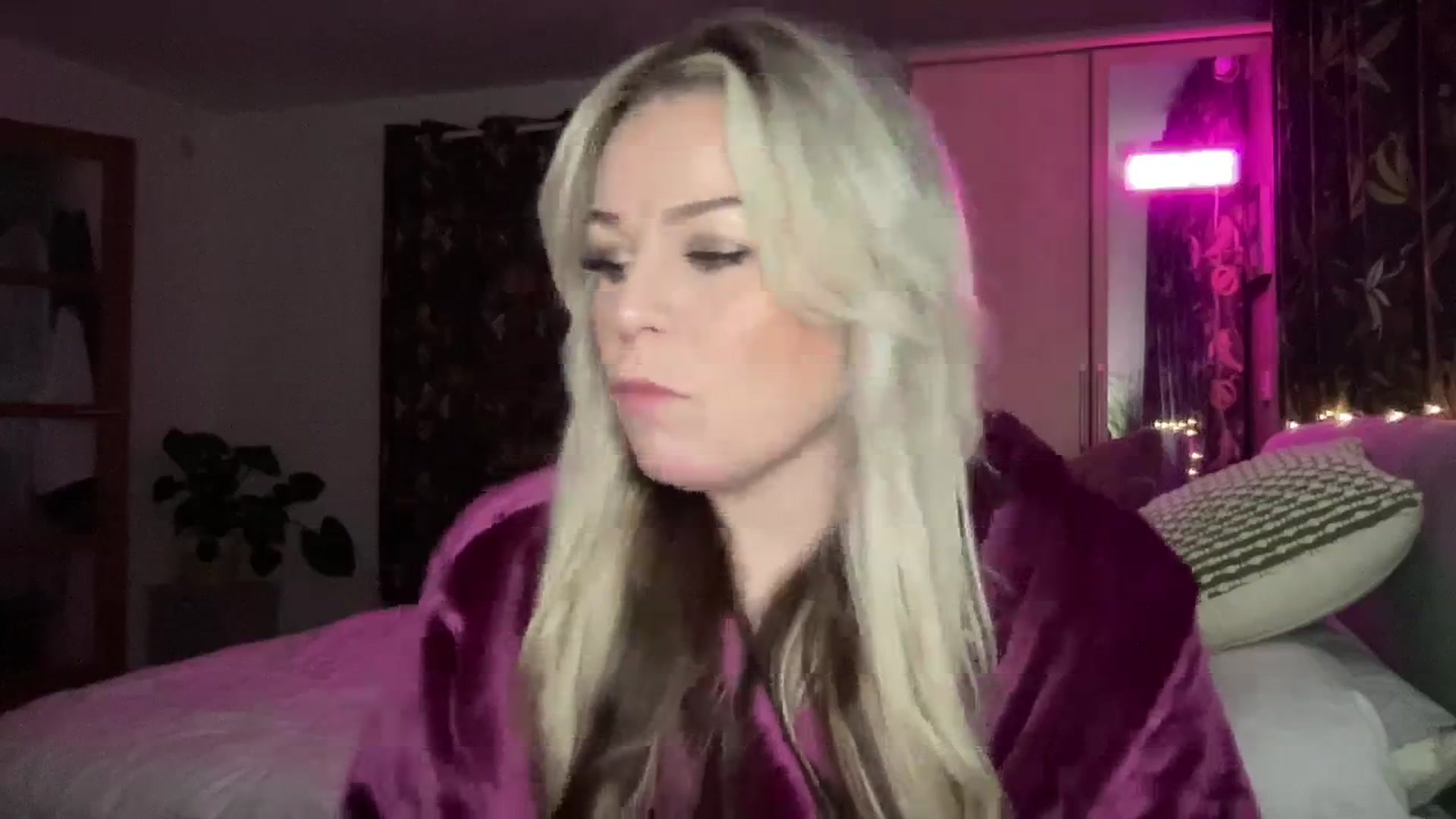 Gallery image thumbnail from LaraLaughs's myfreecams stream on, 01/01/2024, 24:03 image 3 of 20