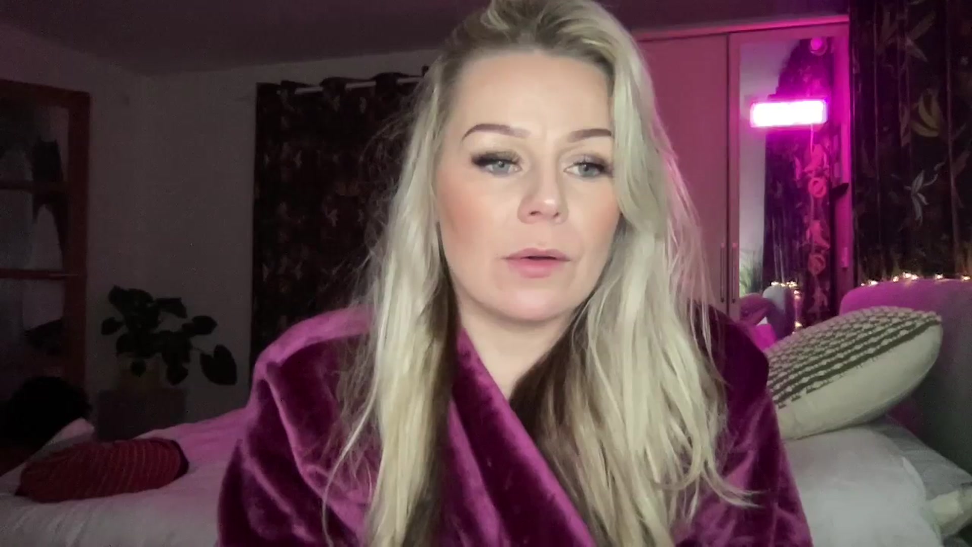 Gallery image thumbnail from LaraLaughs's myfreecams stream on, 01/01/2024, 24:03 image 8 of 20