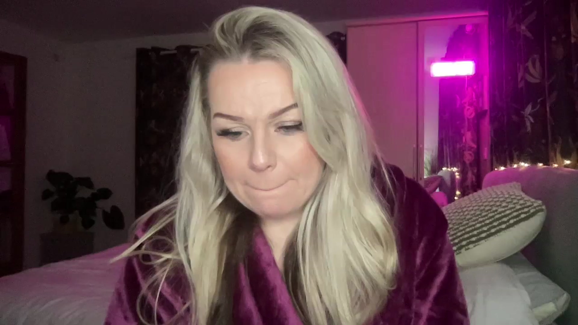Gallery image thumbnail from LaraLaughs's myfreecams stream on, 01/01/2024, 24:13 image 17 of 20