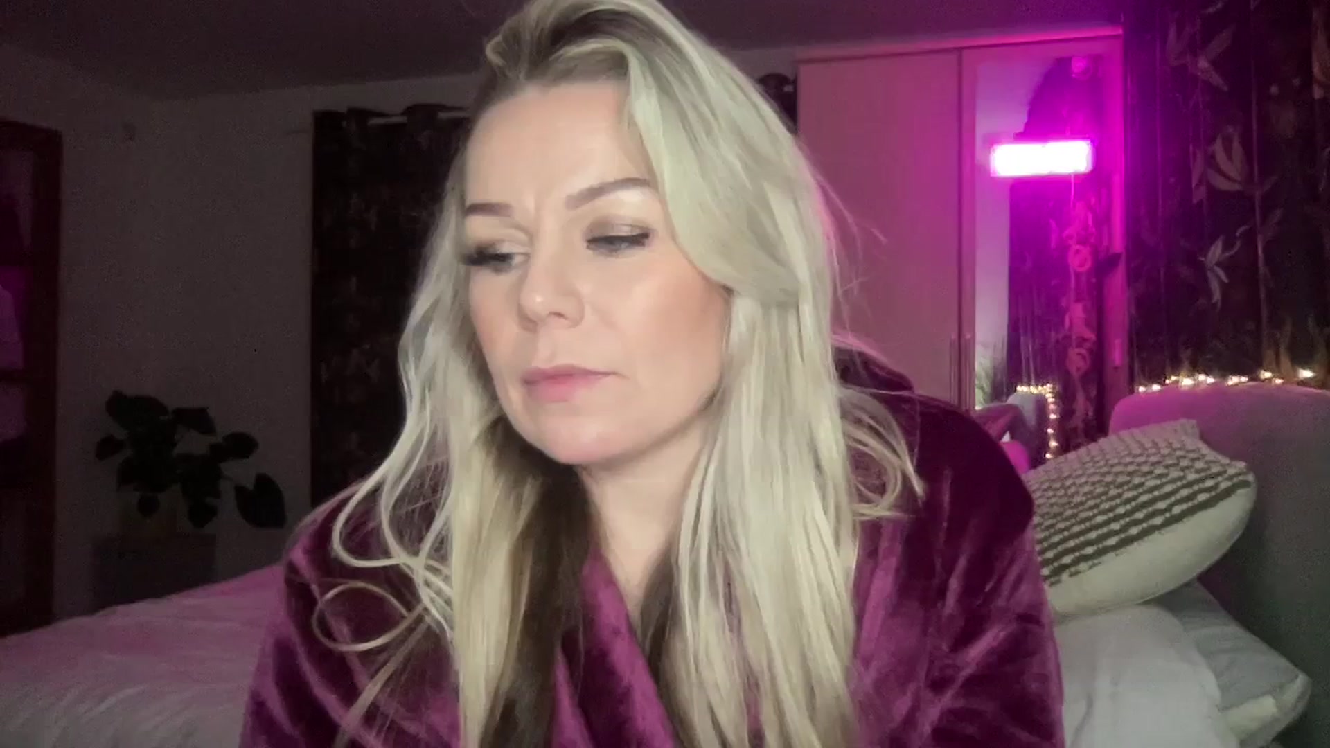 Gallery image thumbnail from LaraLaughs's myfreecams stream on, 01/01/2024, 24:13 image 19 of 20