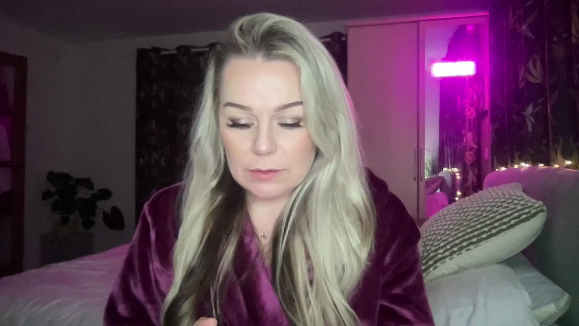 Gallery image thumbnail from LaraLaughs's myfreecams stream on, 01/01/2024, 24:13 image 11 of 20
