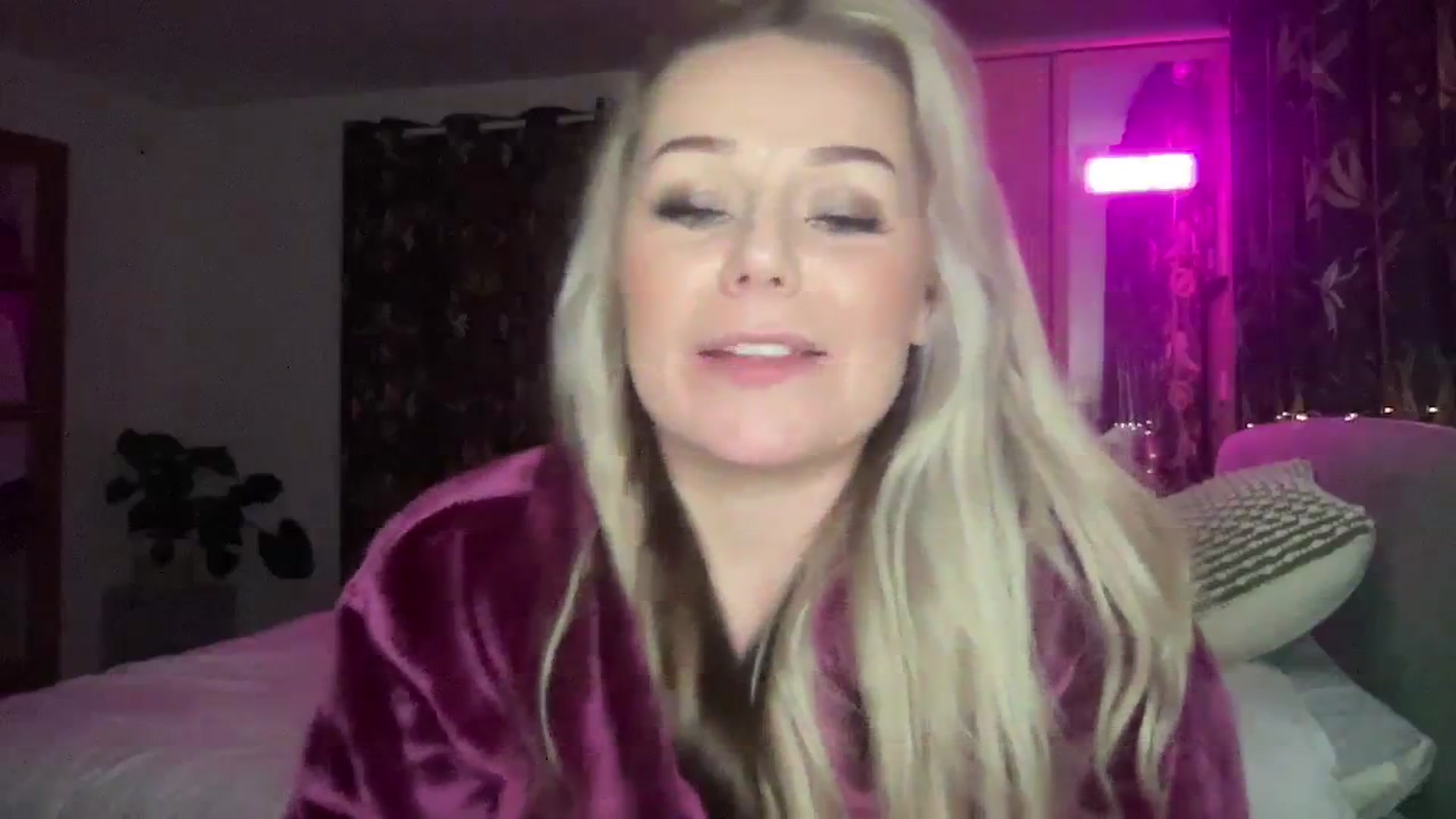Gallery image thumbnail from LaraLaughs's myfreecams stream on, 01/01/2024, 24:13 image 3 of 20