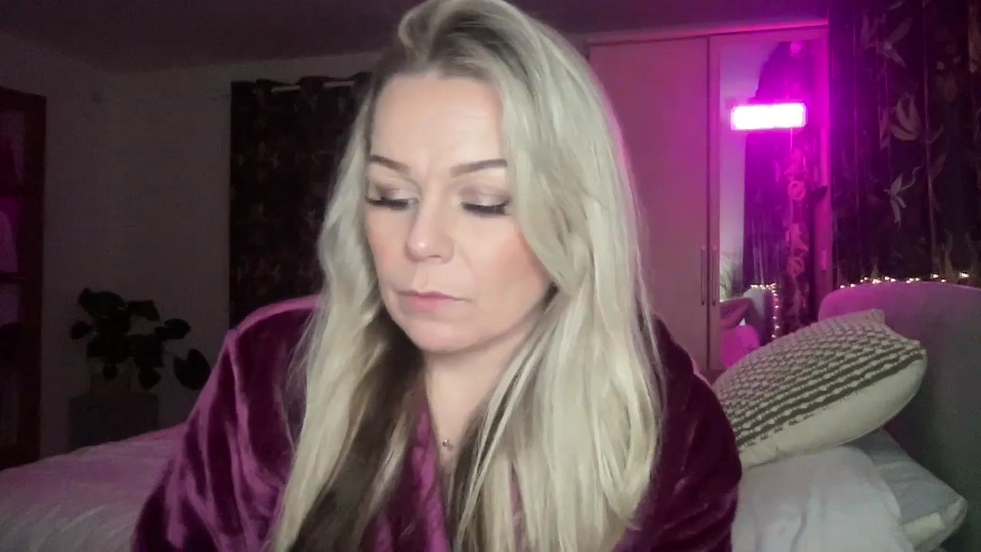 Gallery image thumbnail from LaraLaughs's myfreecams stream on, 01/01/2024, 24:13 image 12 of 20