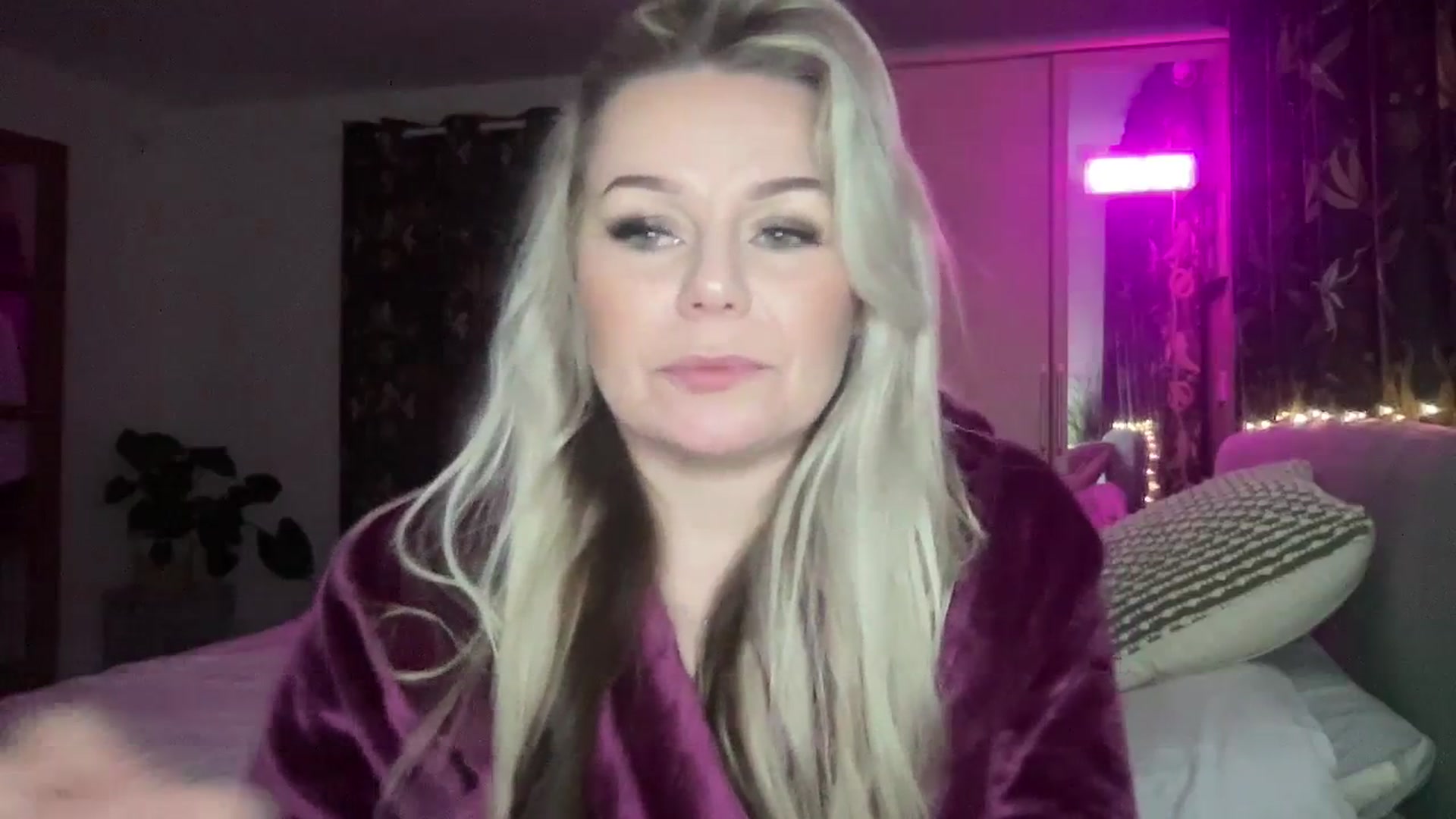 Gallery image thumbnail from LaraLaughs's myfreecams stream on, 01/01/2024, 24:13 image 20 of 20