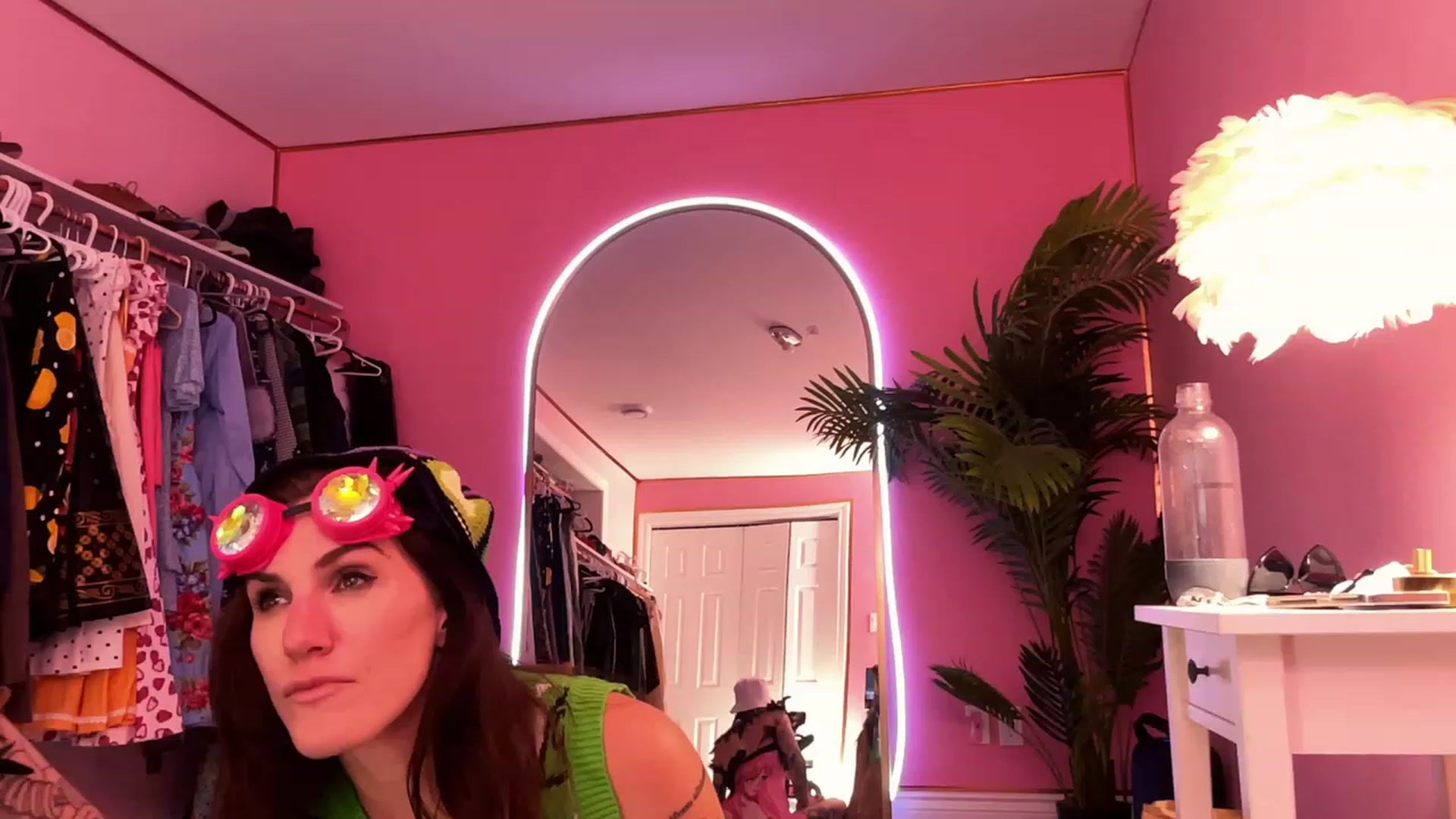Gallery image thumbnail from LaraLoxley's myfreecams stream on, 08/25/2023, 22:54 image 18 of 20