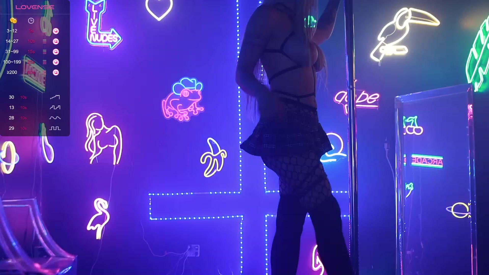 Gallery image thumbnail from LaraLoxley's myfreecams stream on, 10/02/2023, 23:18 image 3 of 20
