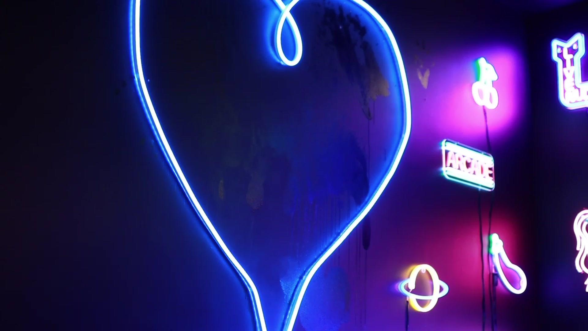 Gallery image thumbnail from LaraLoxley's myfreecams stream on, 10/03/2023, 24:01 image 2 of 20
