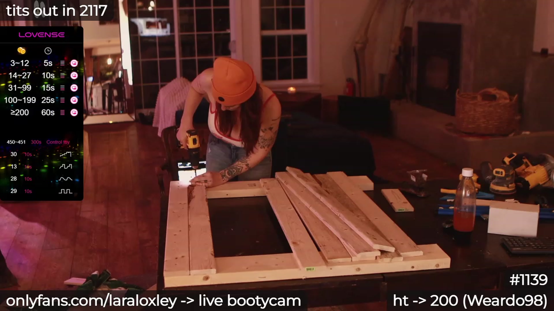 Gallery image thumbnail from LaraLoxley's myfreecams stream on, 11/29/2023, 02:50 image 14 of 20