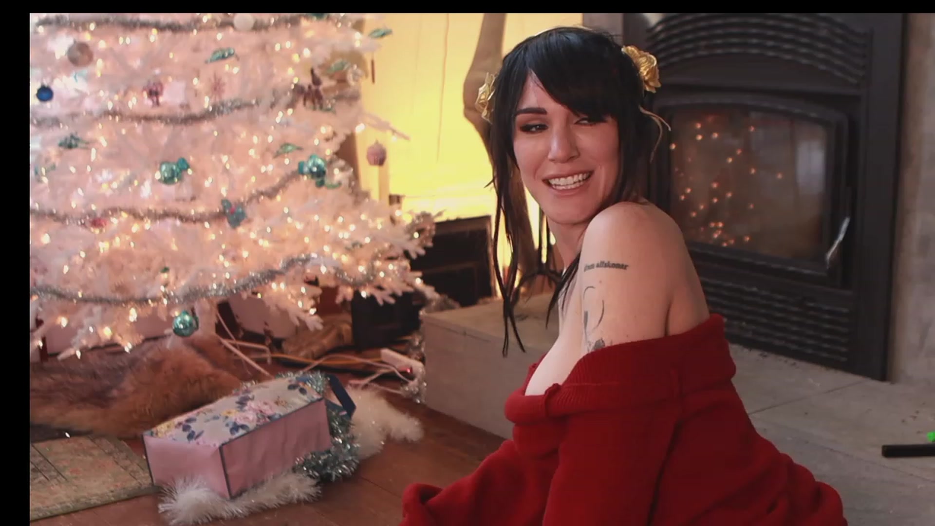 Gallery image thumbnail from LaraLoxley's myfreecams stream on, 12/16/2023, 18:54 image 4 of 20