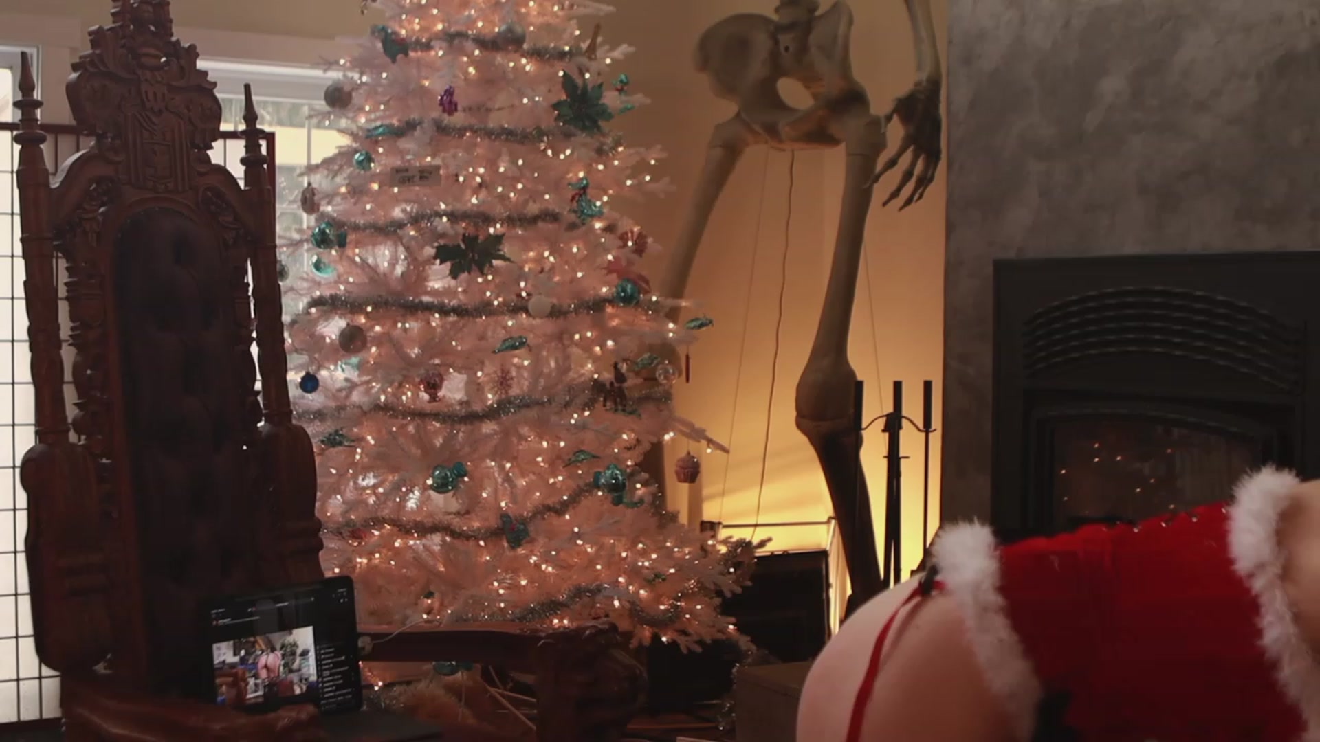 Gallery image thumbnail from LaraLoxley's myfreecams stream on, 12/16/2023, 19:25 image 1 of 20