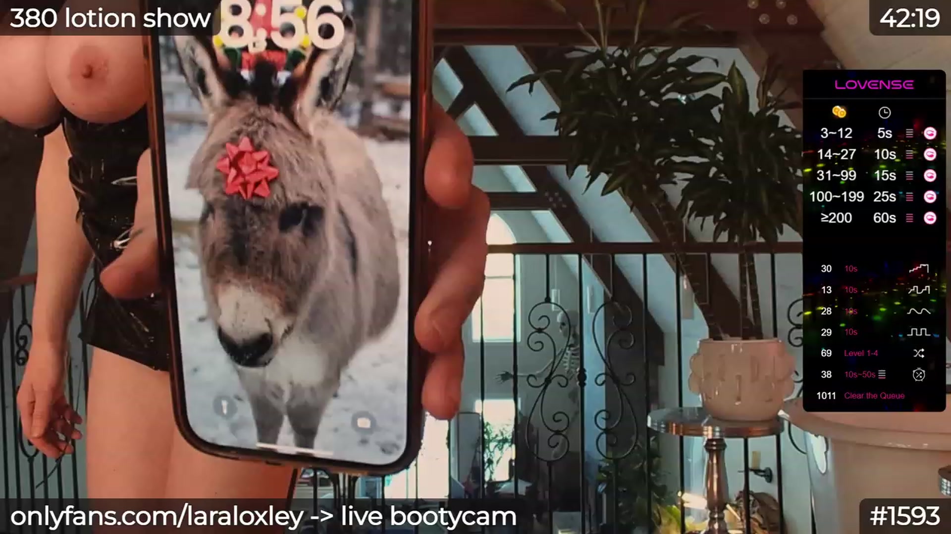Gallery image thumbnail from LaraLoxley's myfreecams stream on, 01/19/2024, 14:21 image 9 of 20