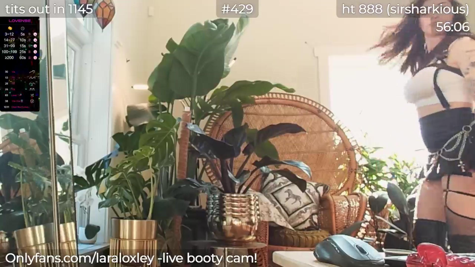 Gallery image thumbnail from LaraLoxley's myfreecams stream on, 04/02/2024, 21:49 image 10 of 20