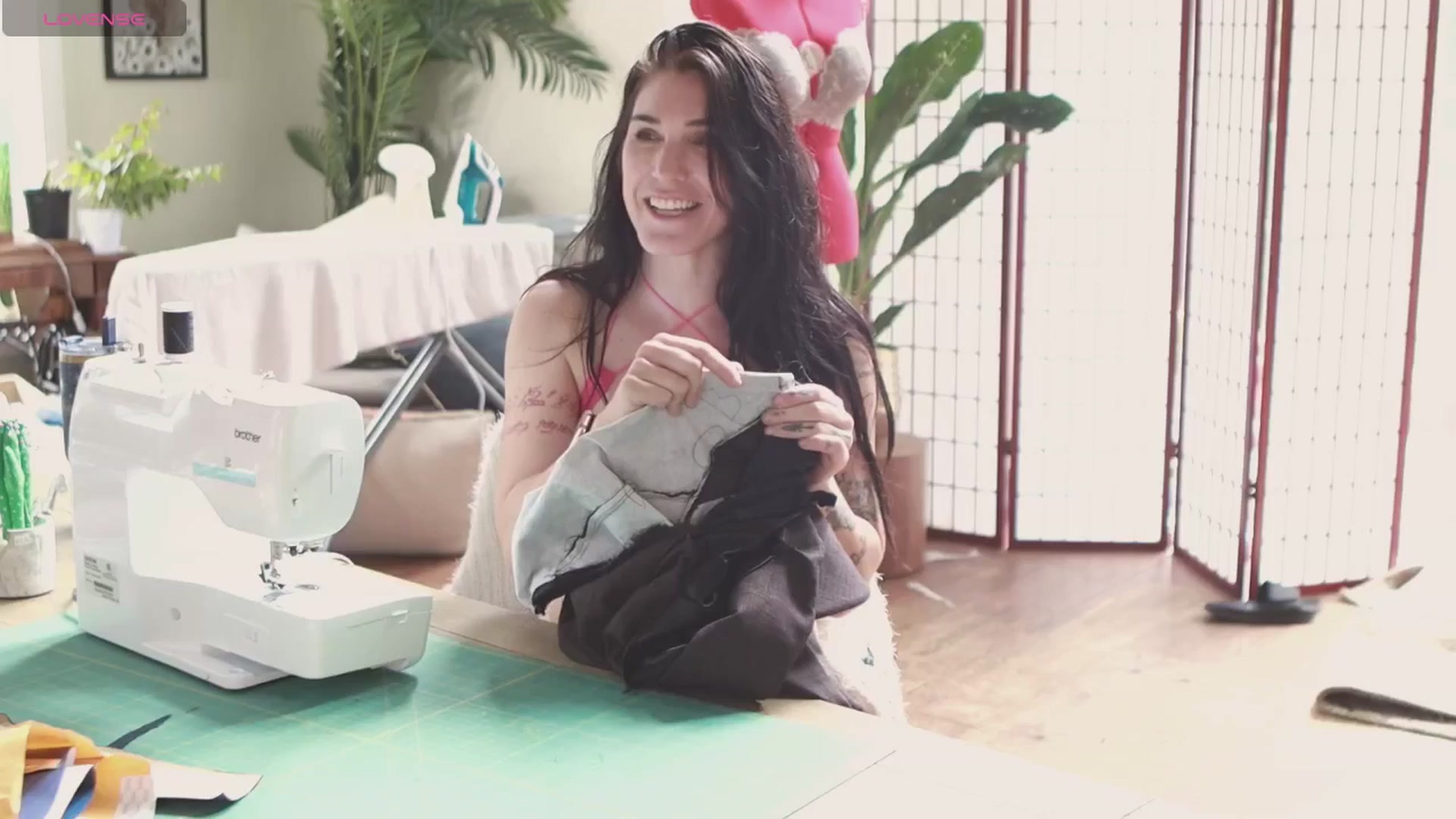 Gallery image thumbnail from LaraLoxley's myfreecams stream on, 08/22/2024, 16:33 image 10 of 20