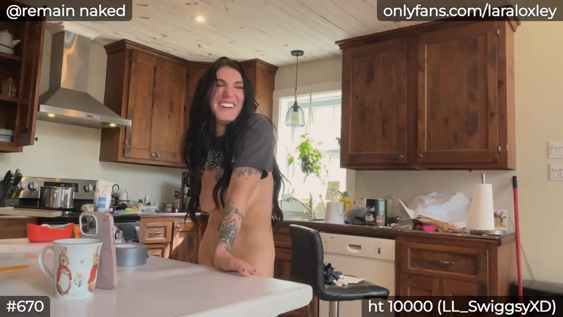 Gallery image thumbnail from LaraLoxley's myfreecams stream on, 09/21/2024, 17:39 image 19 of 20