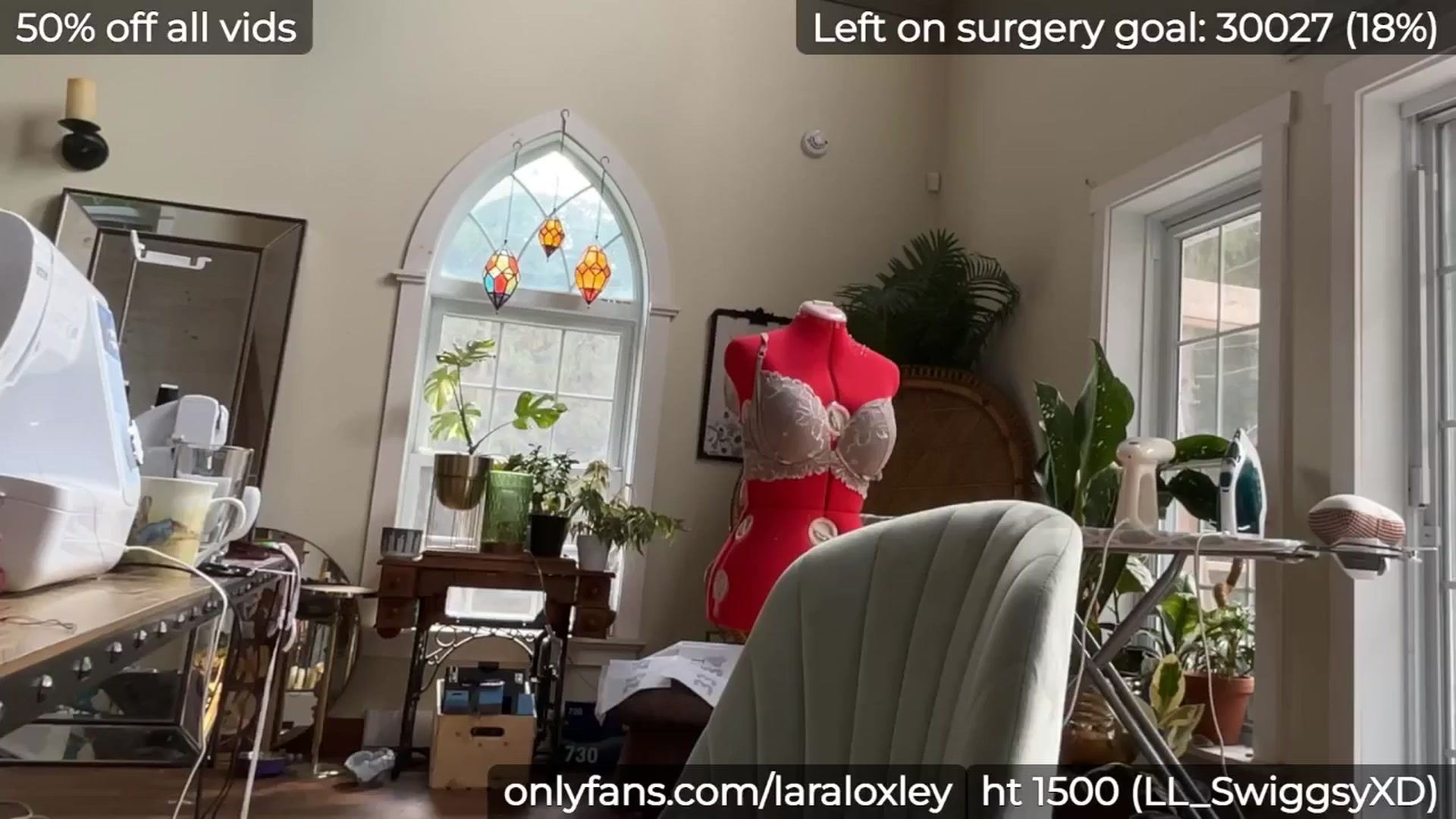 Gallery image thumbnail from LaraLoxley's myfreecams stream on, 09/28/2024, 17:20 image 7 of 20