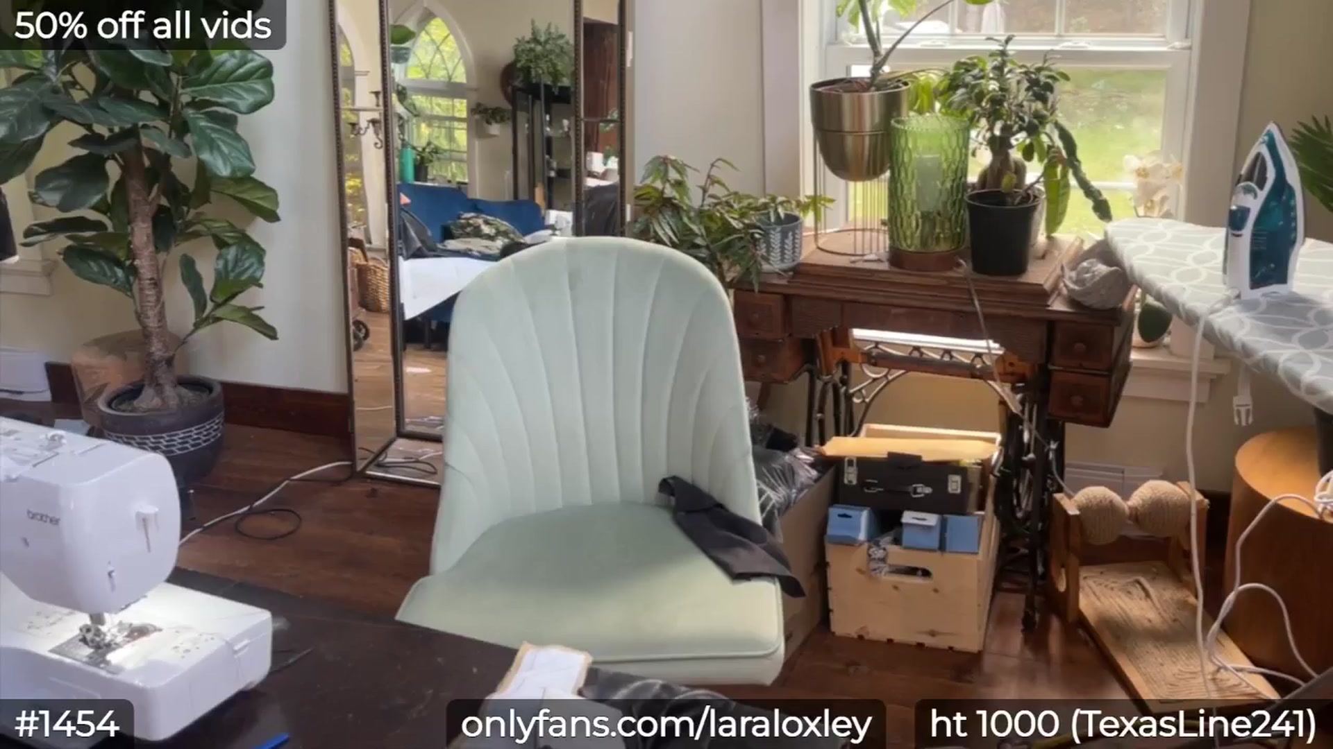 Gallery image thumbnail from LaraLoxley's myfreecams stream on, 10/10/2024, 15:48 image 11 of 20