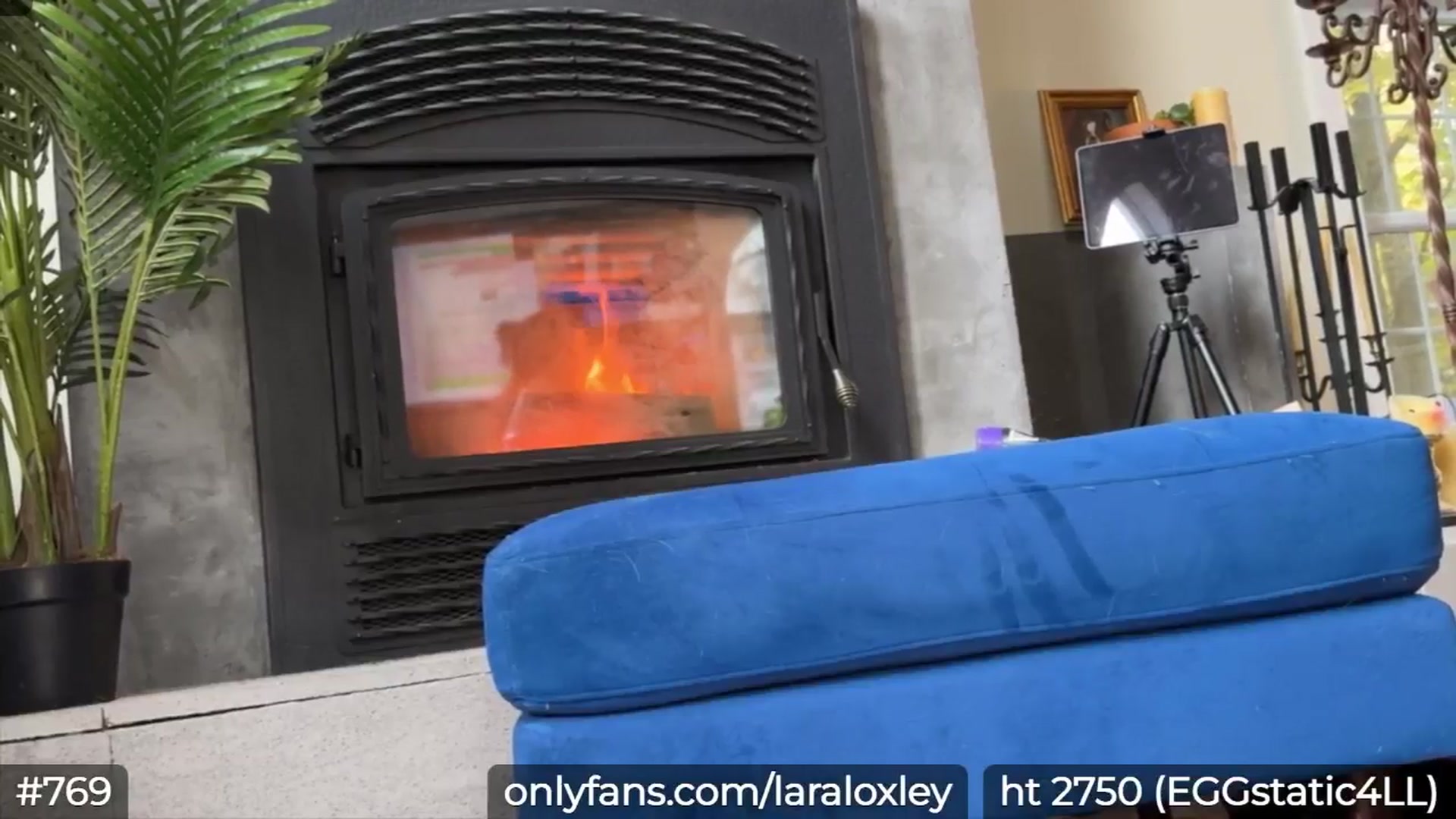 Gallery image thumbnail from LaraLoxley's myfreecams stream on, 10/13/2024, 16:21 image 12 of 20