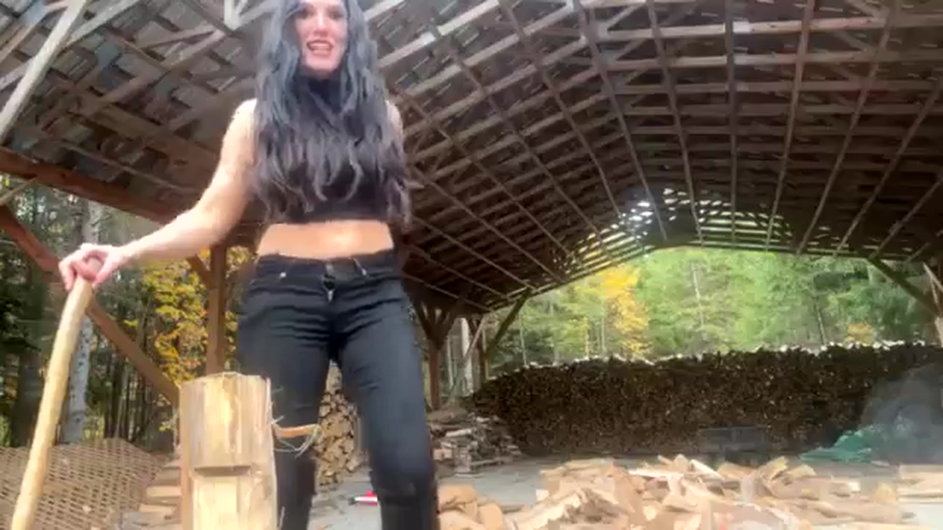 Gallery image thumbnail from LaraLoxley's myfreecams stream on, 10/14/2024, 17:16 image 10 of 20