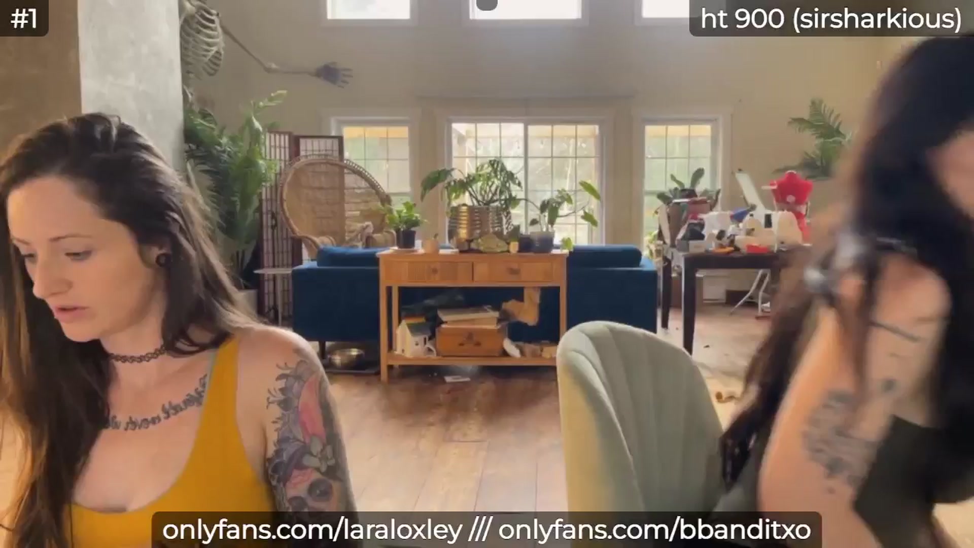 Gallery image thumbnail from LaraLoxley's myfreecams stream on, 11/05/2024, 18:21 image 4 of 20