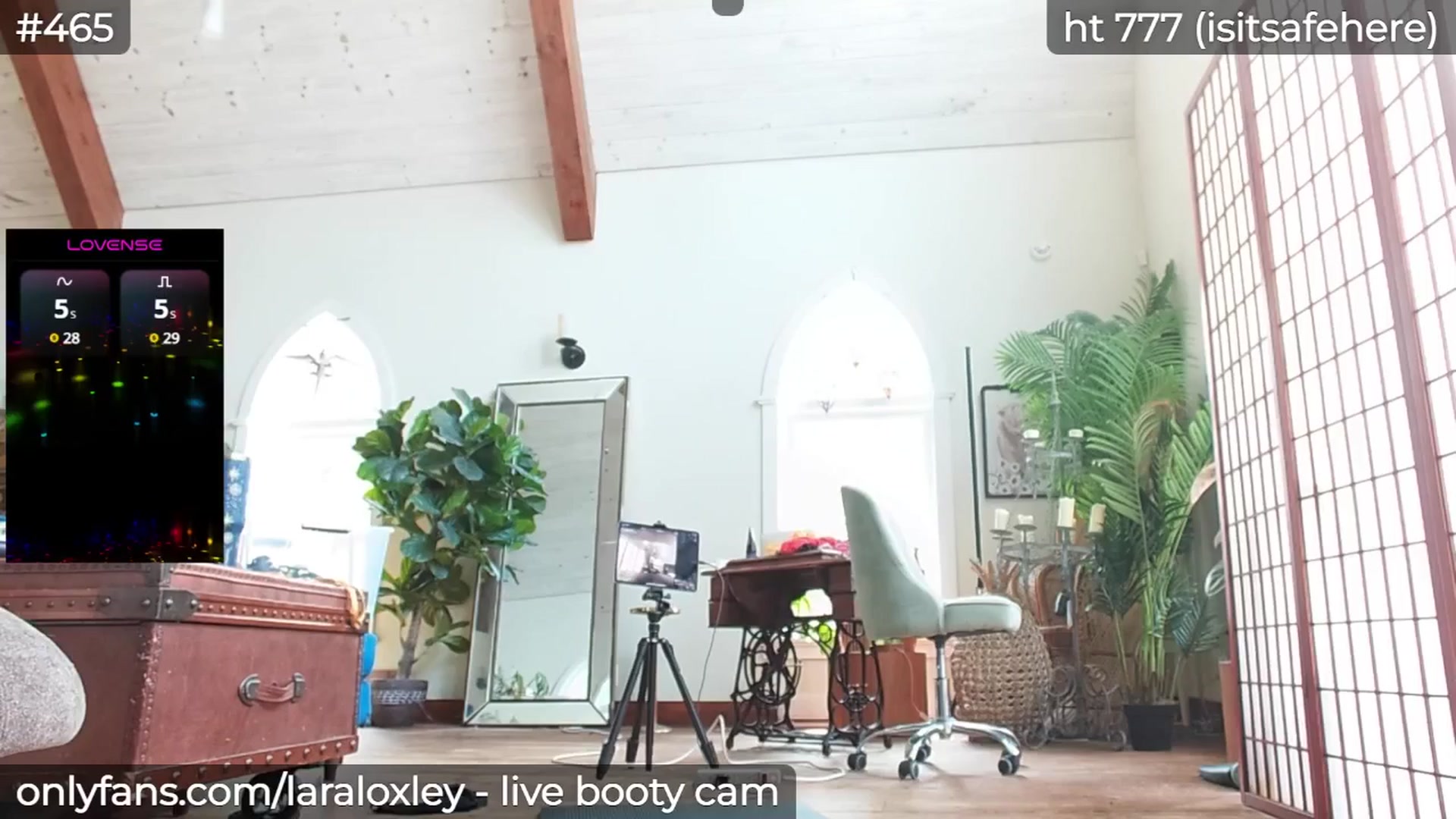 Gallery image thumbnail from LaraLoxley's myfreecams stream on, 04/25/2025, 18:14 image 7 of 20