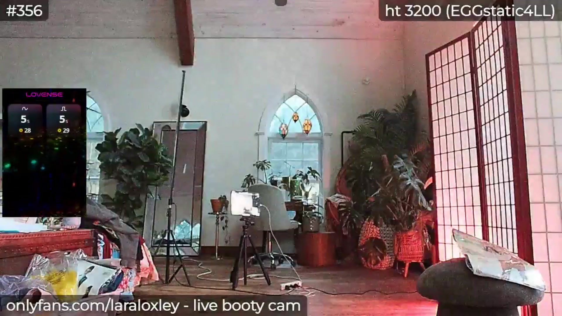 Gallery image thumbnail from LaraLoxley's myfreecams stream on, 04/27/2025, 24:04 image 6 of 20