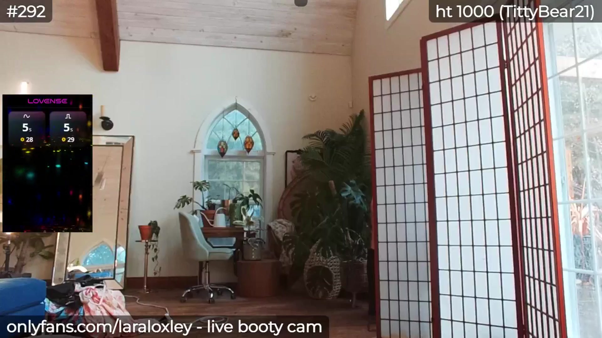 Gallery image thumbnail from LaraLoxley's myfreecams stream on, 04/29/2025, 22:05 image 8 of 20