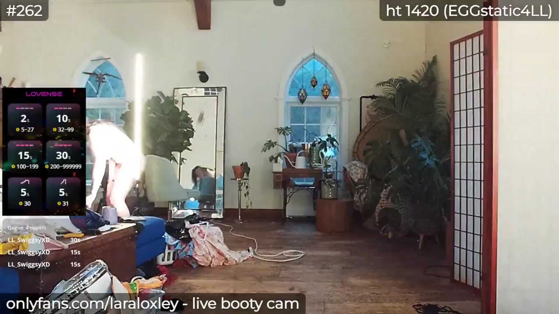 Gallery image thumbnail from LaraLoxley's myfreecams stream on, 04/29/2025, 23:33 image 11 of 20