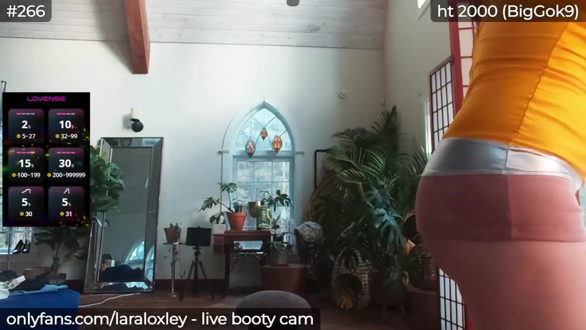 Gallery image thumbnail from LaraLoxley's myfreecams stream on, 05/13/2025, 24:03 image 12 of 20