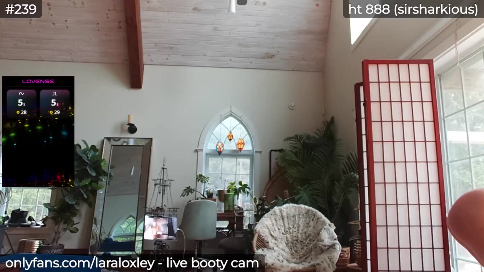 Gallery image thumbnail from LaraLoxley's myfreecams stream on, 05/20/2025, 24:30 image 2 of 20